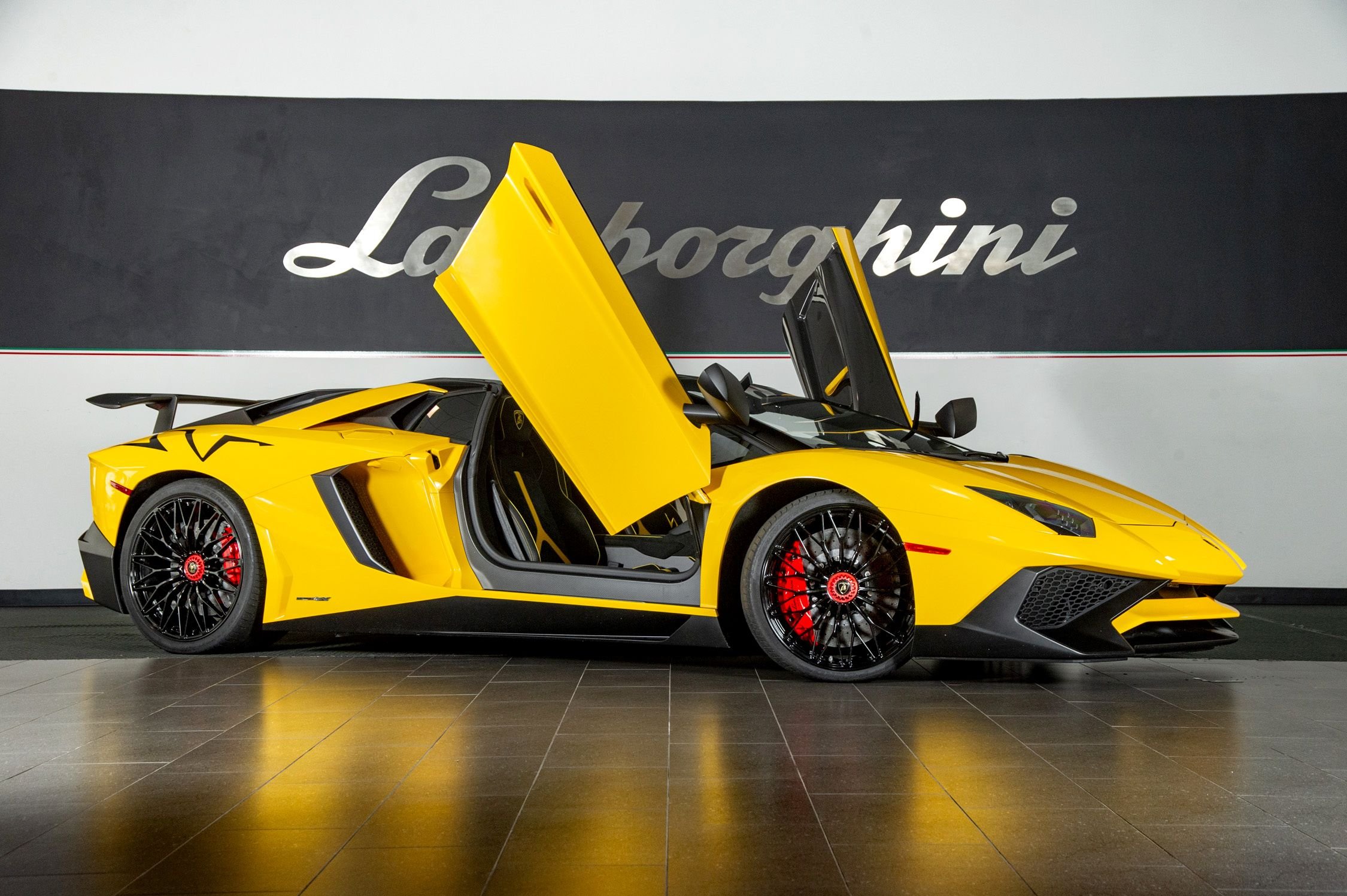 2017 Lamborghini Aventador SV Roadster