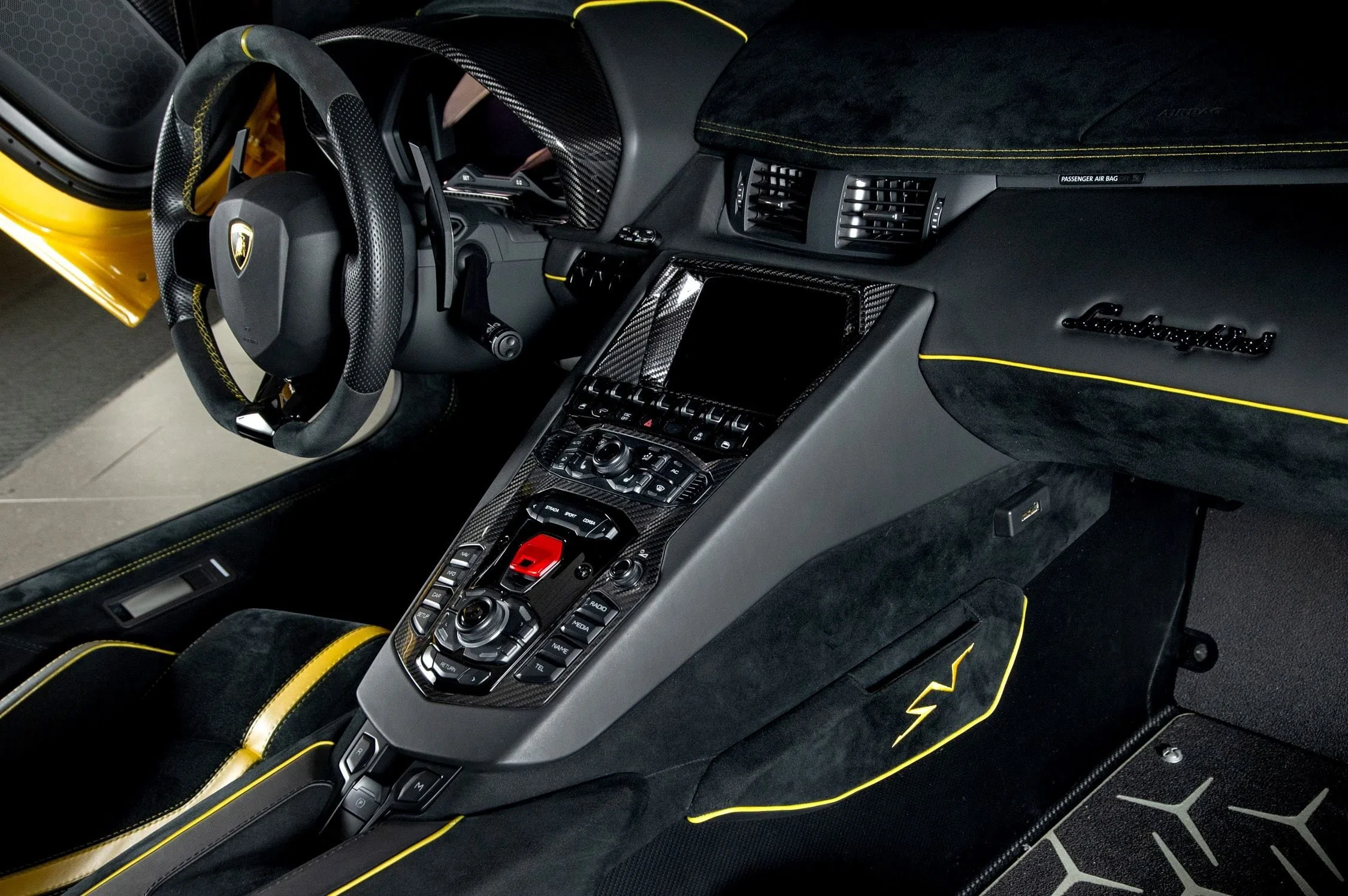 2017 Lamborghini Aventador SV Roadster interior, Nero Cosmus