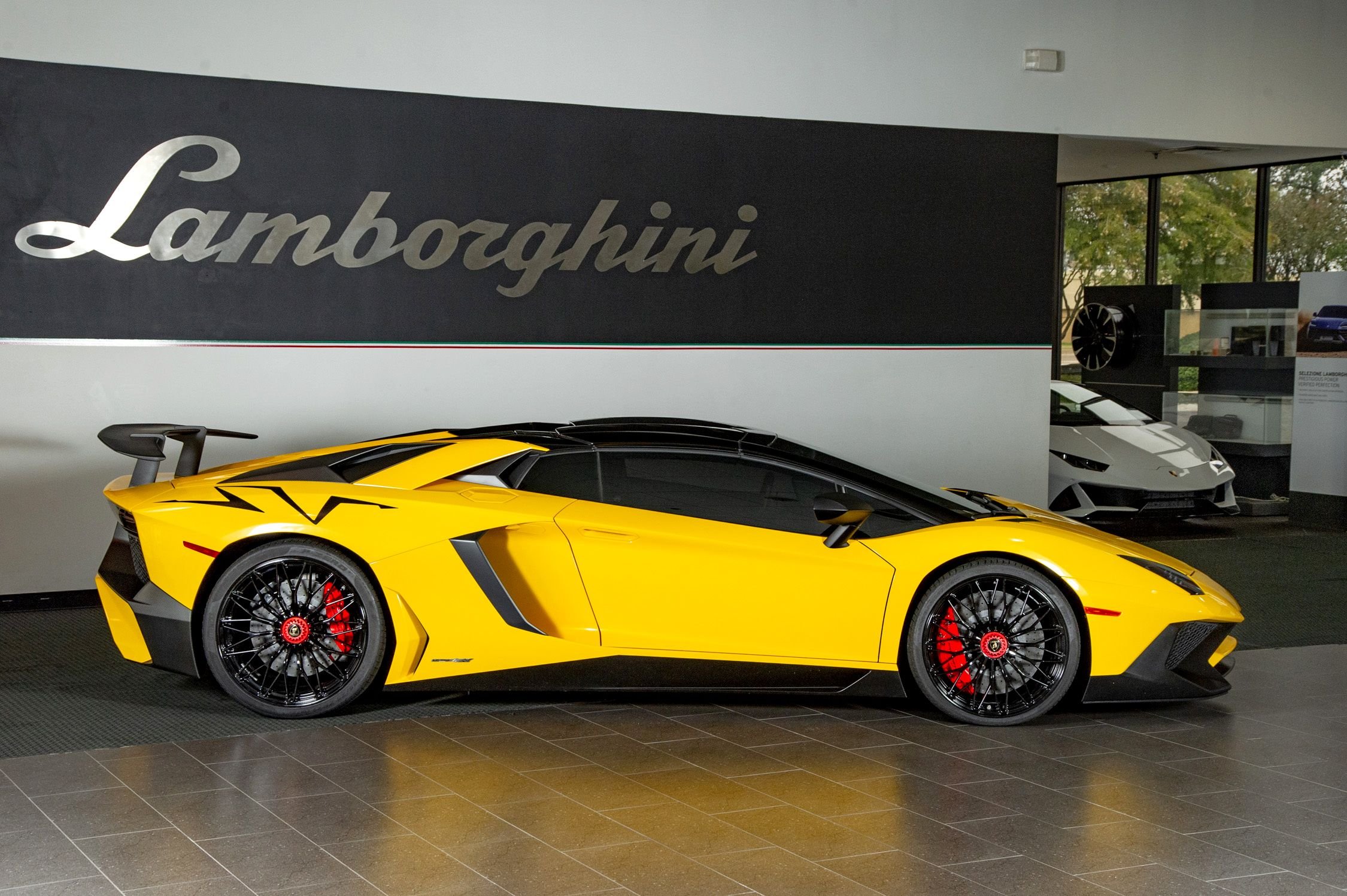 2017 Lamborghini Aventador SV Roadster, 9/20