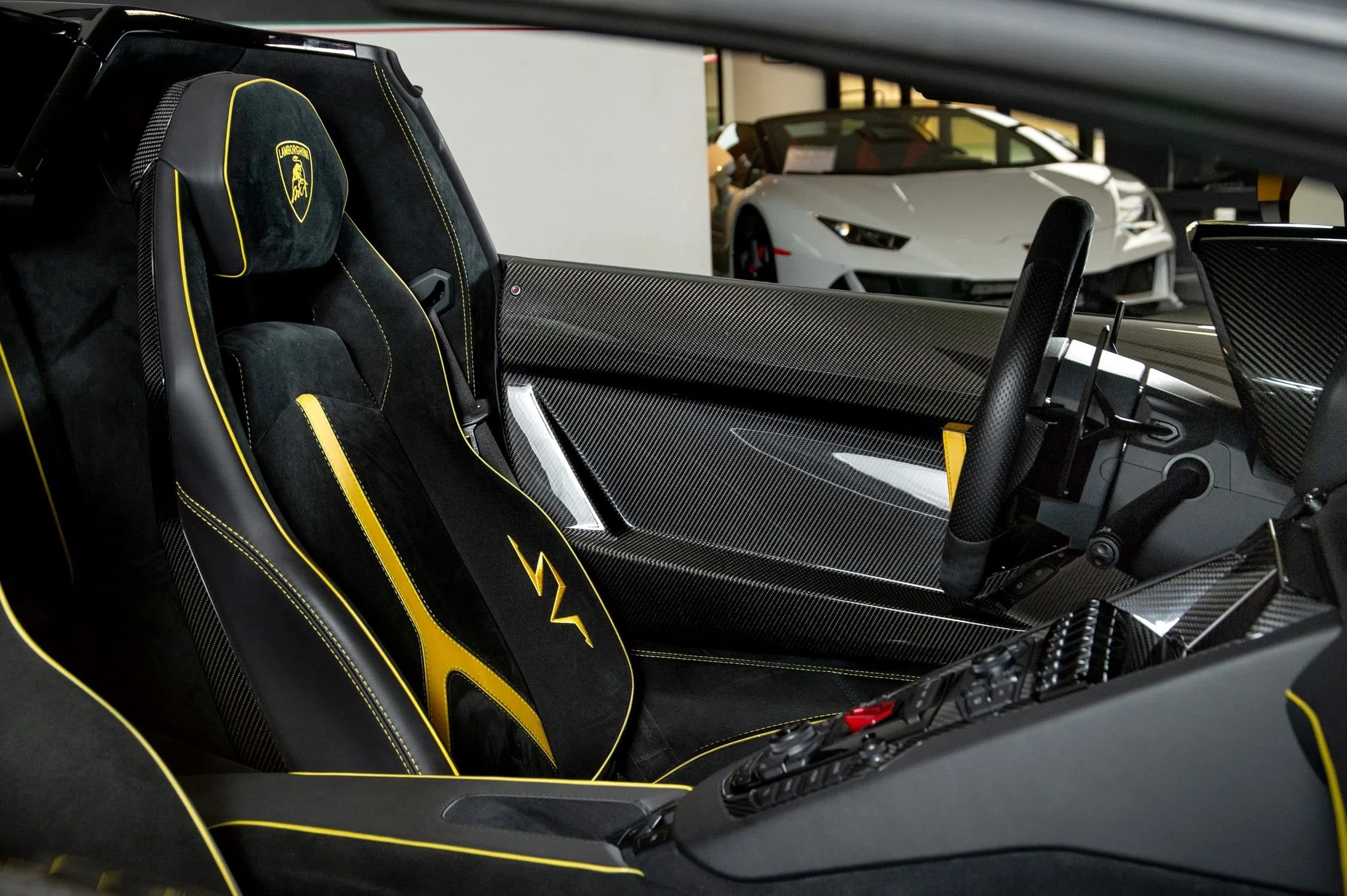 2017 Lamborghini Aventador SV Roadster interior, seats, Nero Cosmus