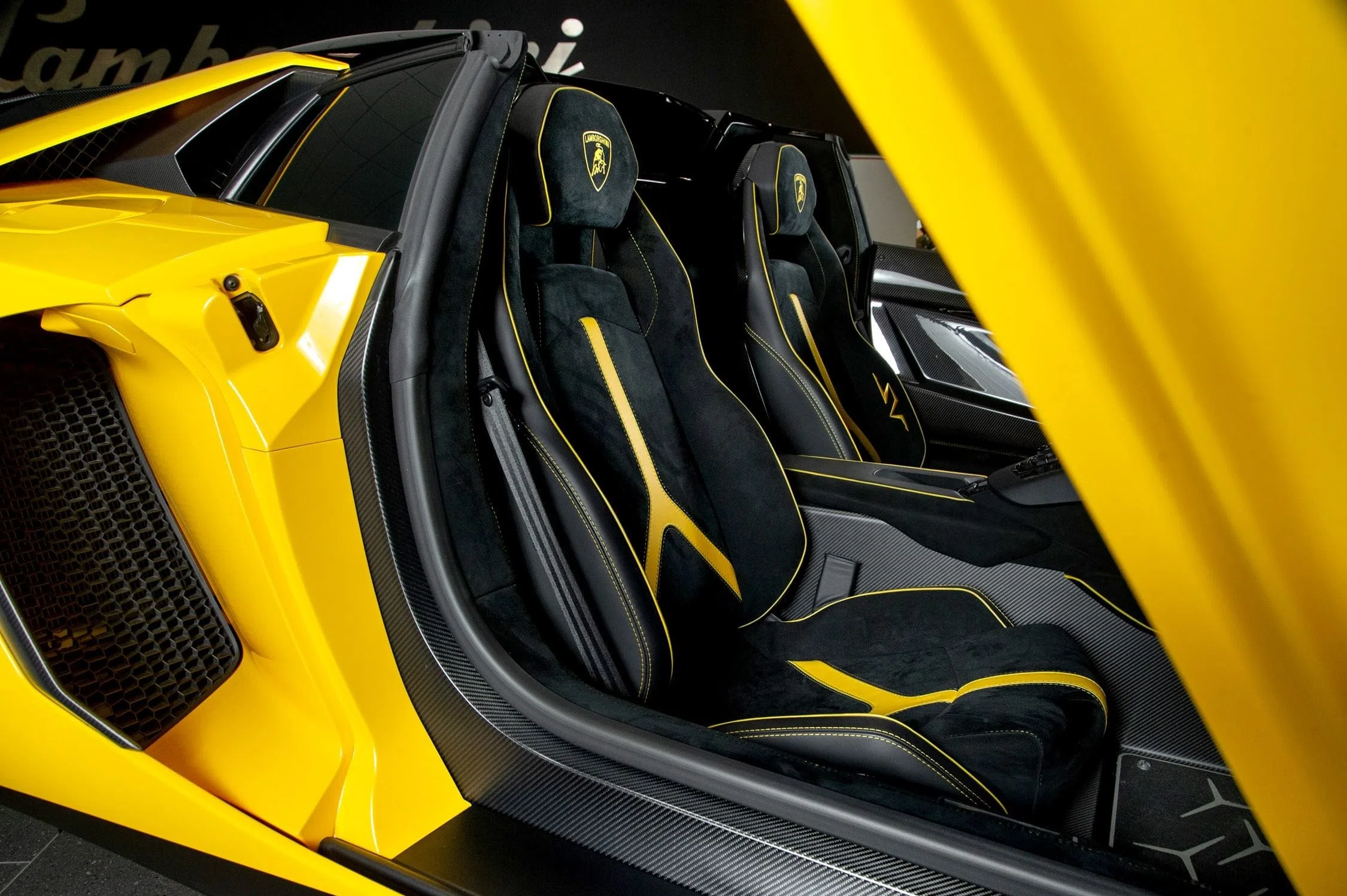 2017 Lamborghini Aventador SV Roadster interior, seats, Nero Cosmus