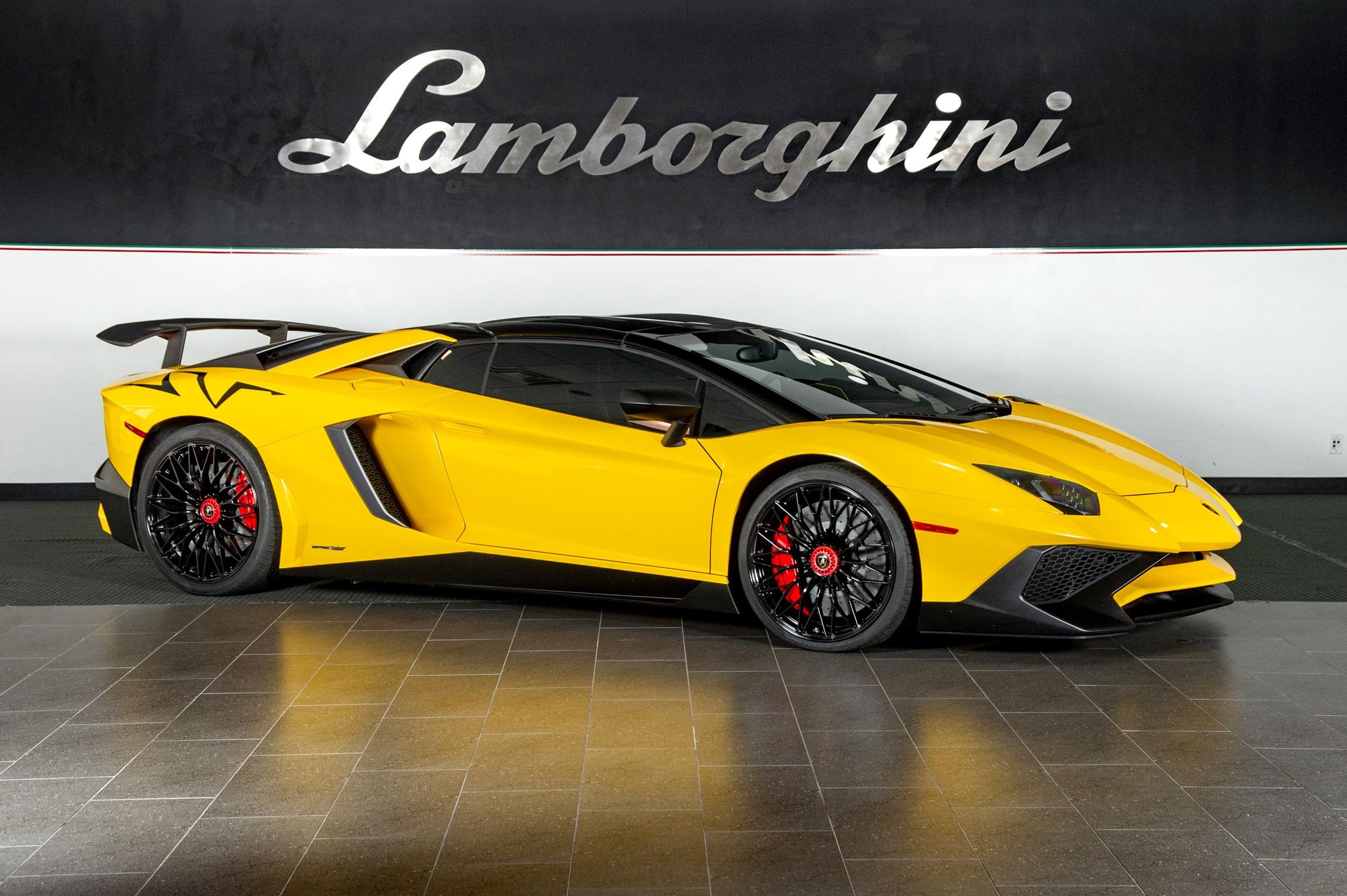 2017 Lamborghini Aventador SV Roadster, 13/20