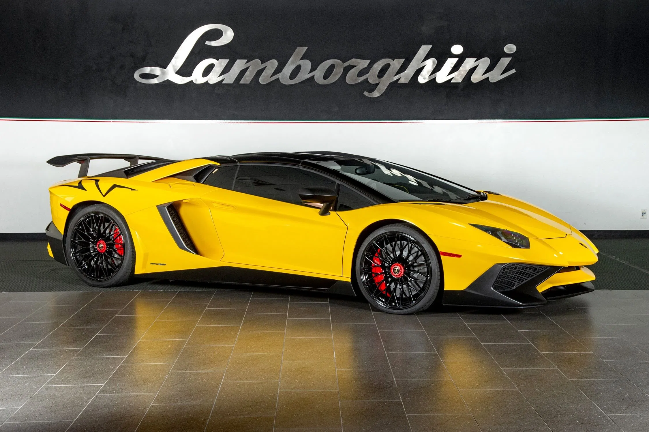 2017 Lamborghini Aventador SV Roadster for sale, exterior, Giallo Orion Yellow