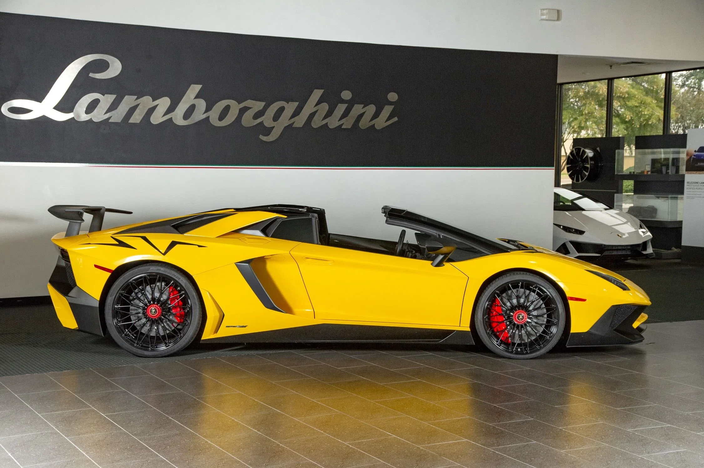 2017 Lamborghini Aventador SV Roadster for sale, exterior, Giallo Orion Yellow