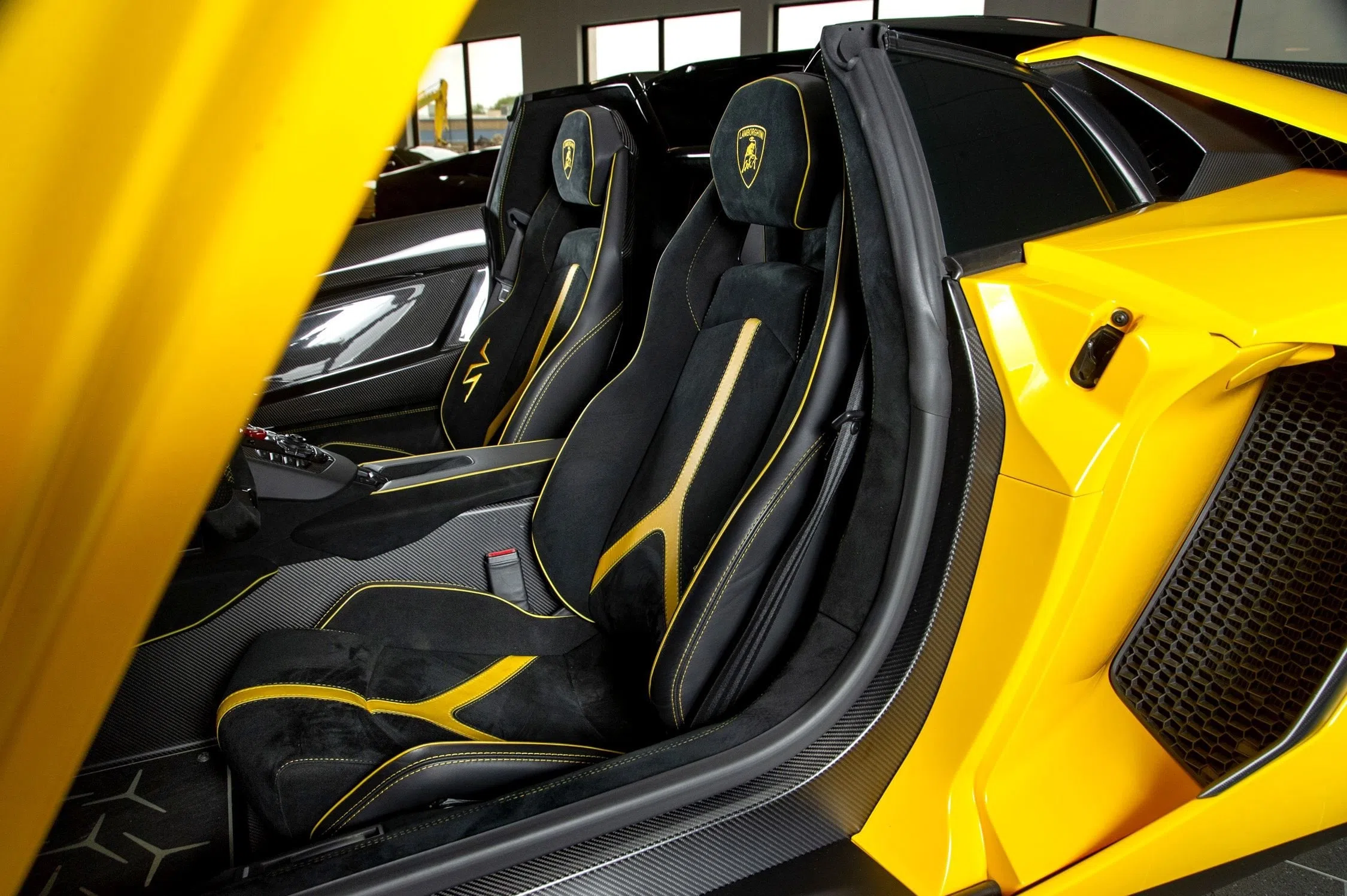 2017 Lamborghini Aventador SV Roadster interior, seats, Nero Cosmus