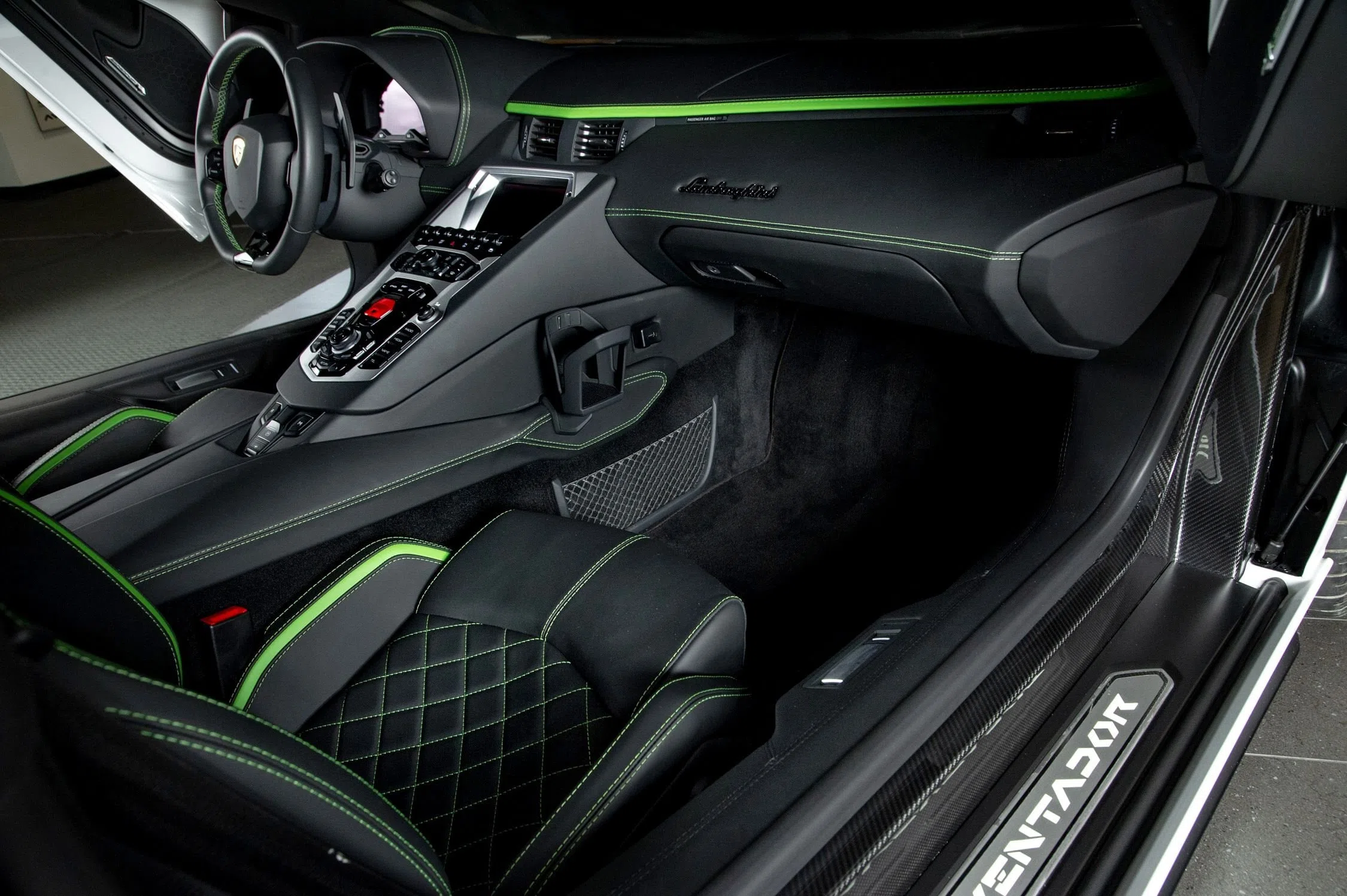 2018 Lamborghini Aventador S interior, Nero Ade