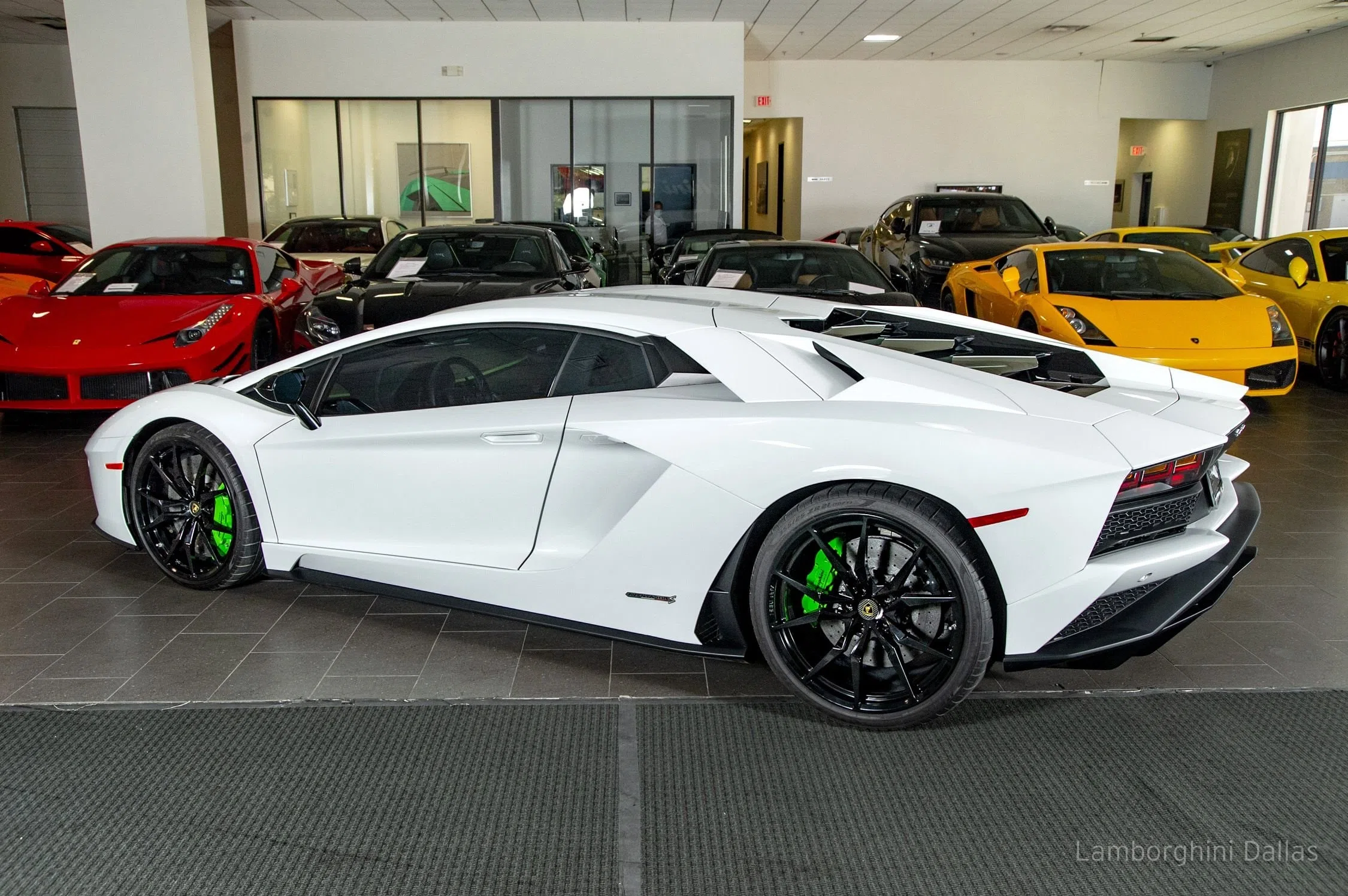 2018 Lamborghini Aventador S for sale, exterior, Bianco Isi