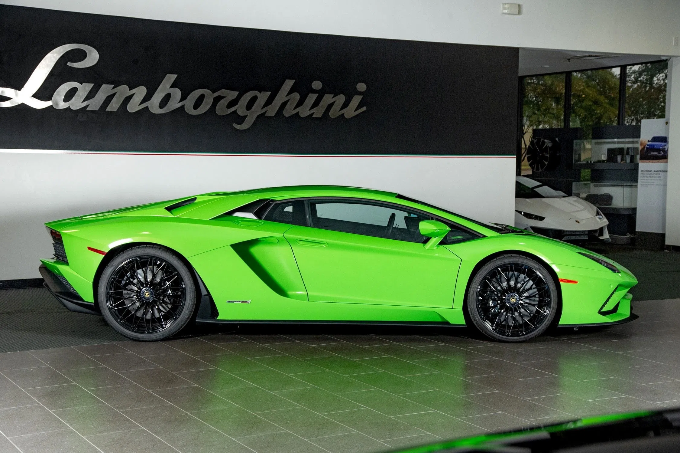 2019 Lamborghini Aventador S for sale, exterior, Verde Mantis