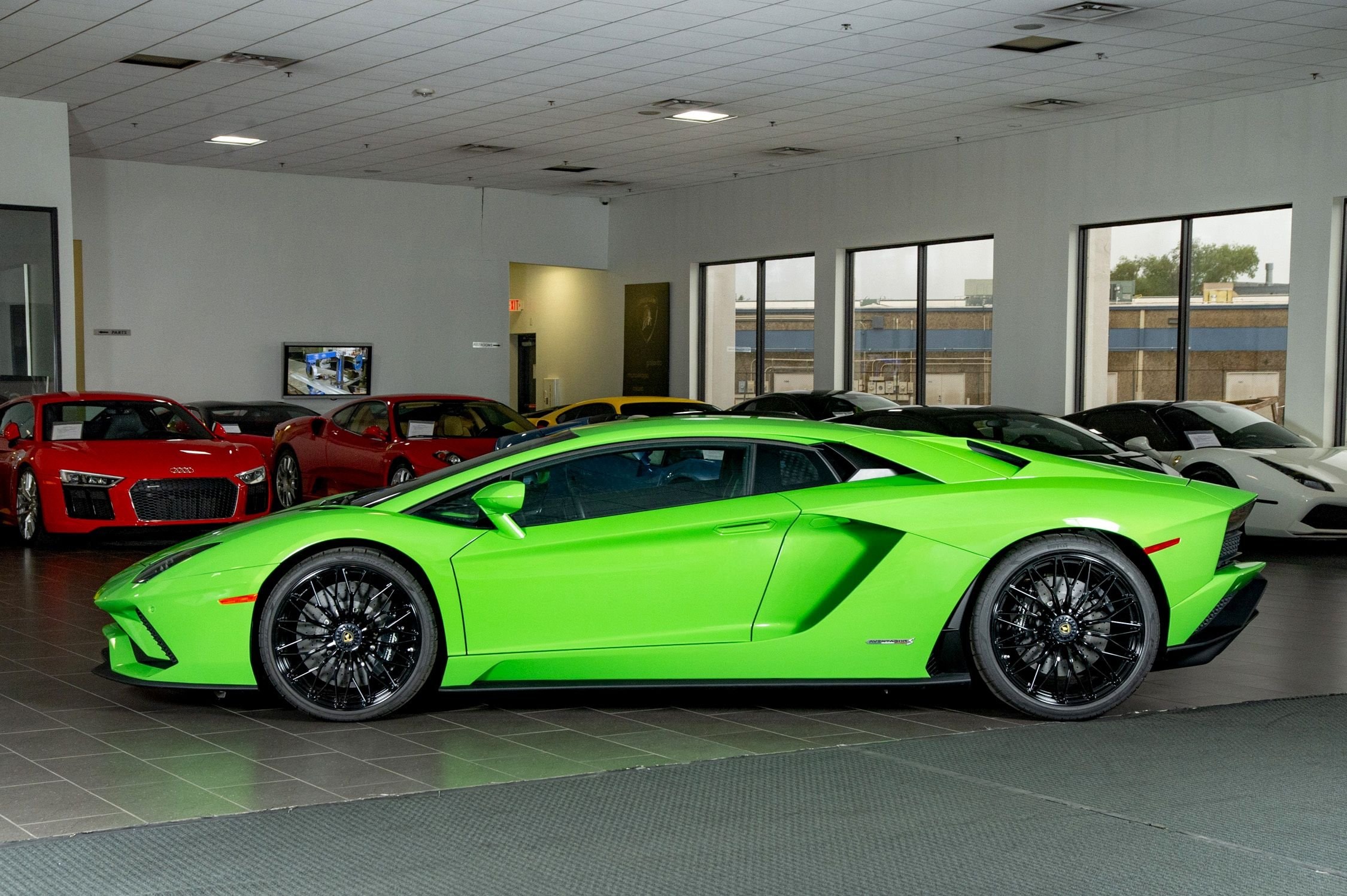 2019 Lamborghini Aventador S, 14/20