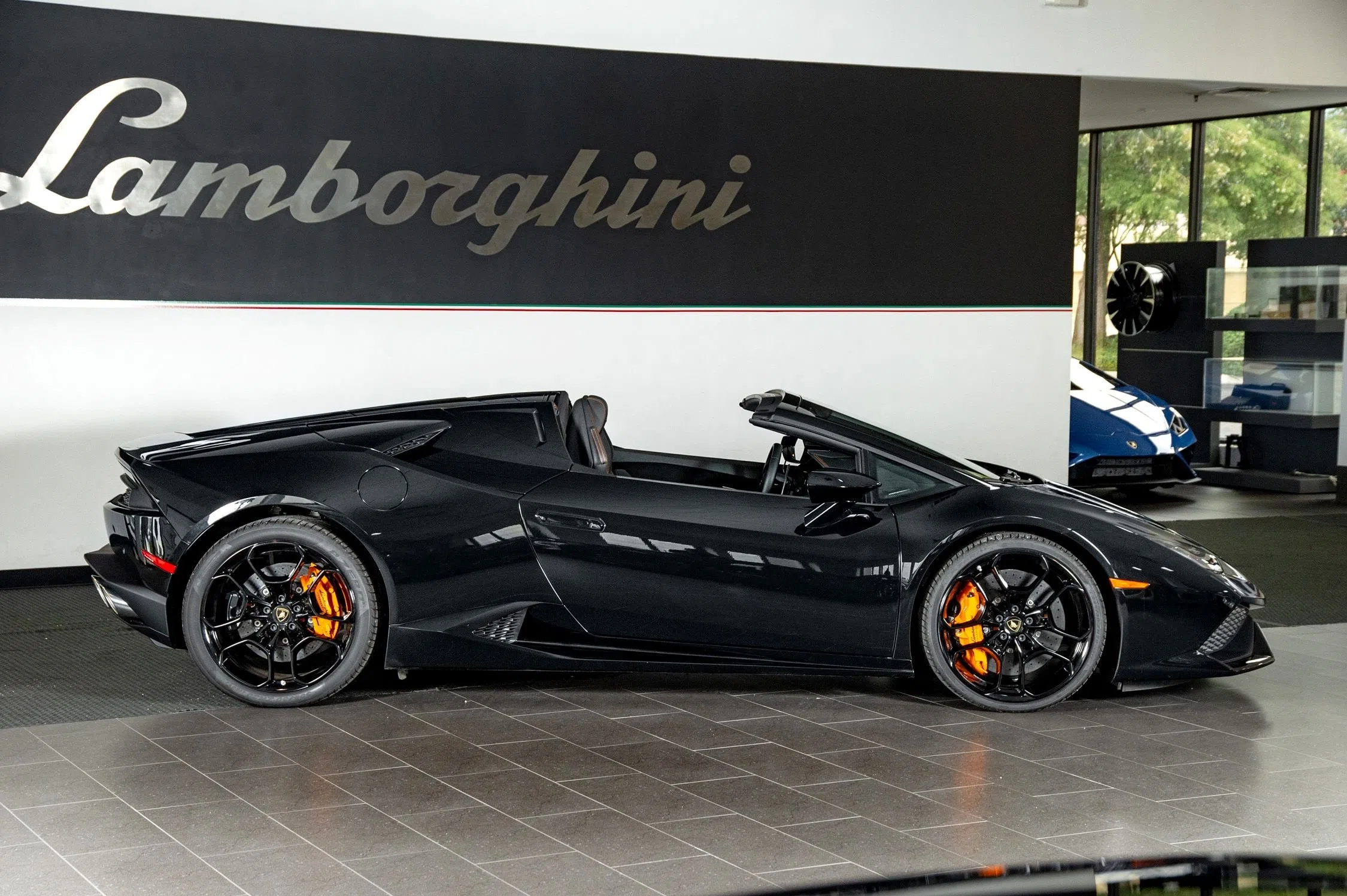 2018 Lamborghini Huracan LP610-4 Spyder for sale, exterior, Nero Helene