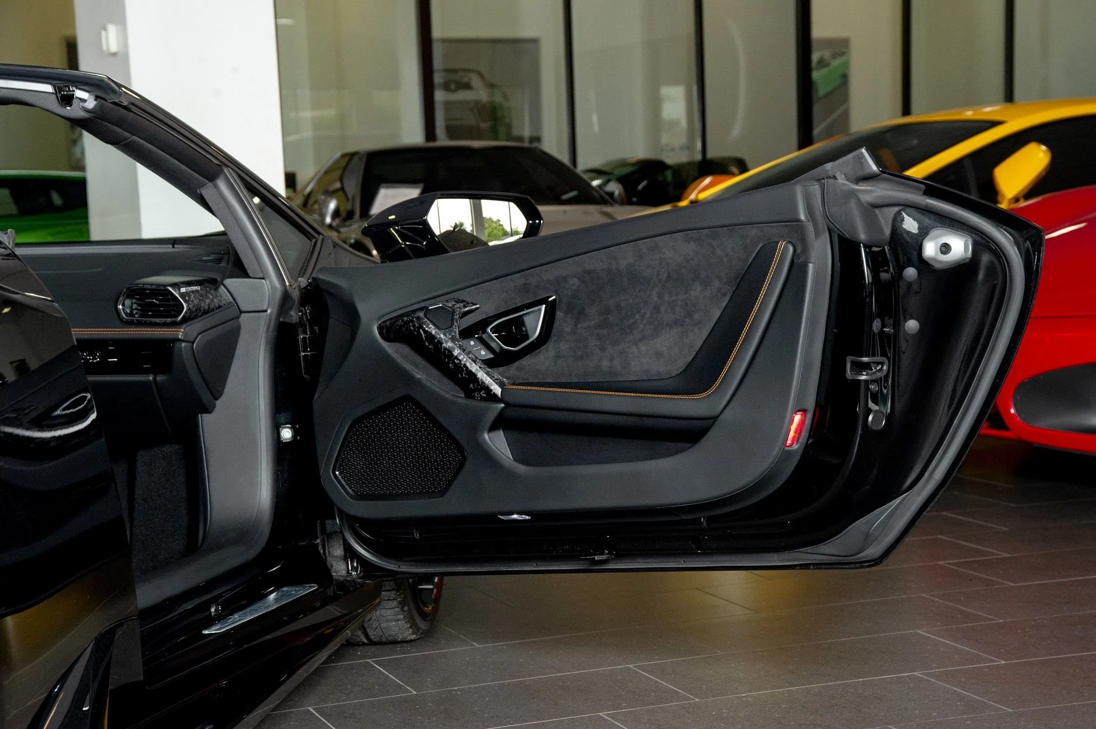 2018 Lamborghini Huracan LP610-4 Spyder for sale, exterior, Nero Helene