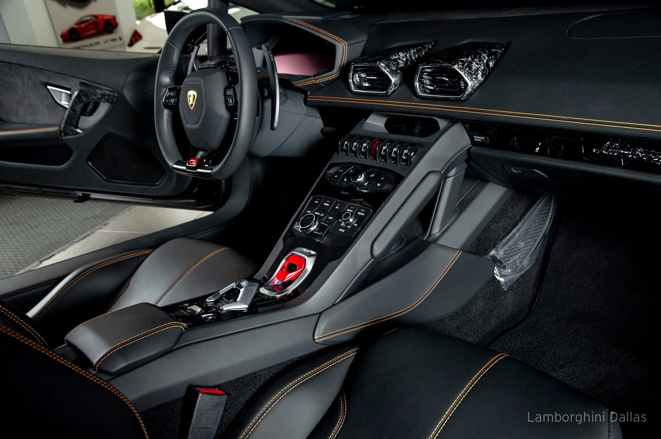 2018 Lamborghini Huracan LP610-4 Spyder interior, dashboard, Nero Ade