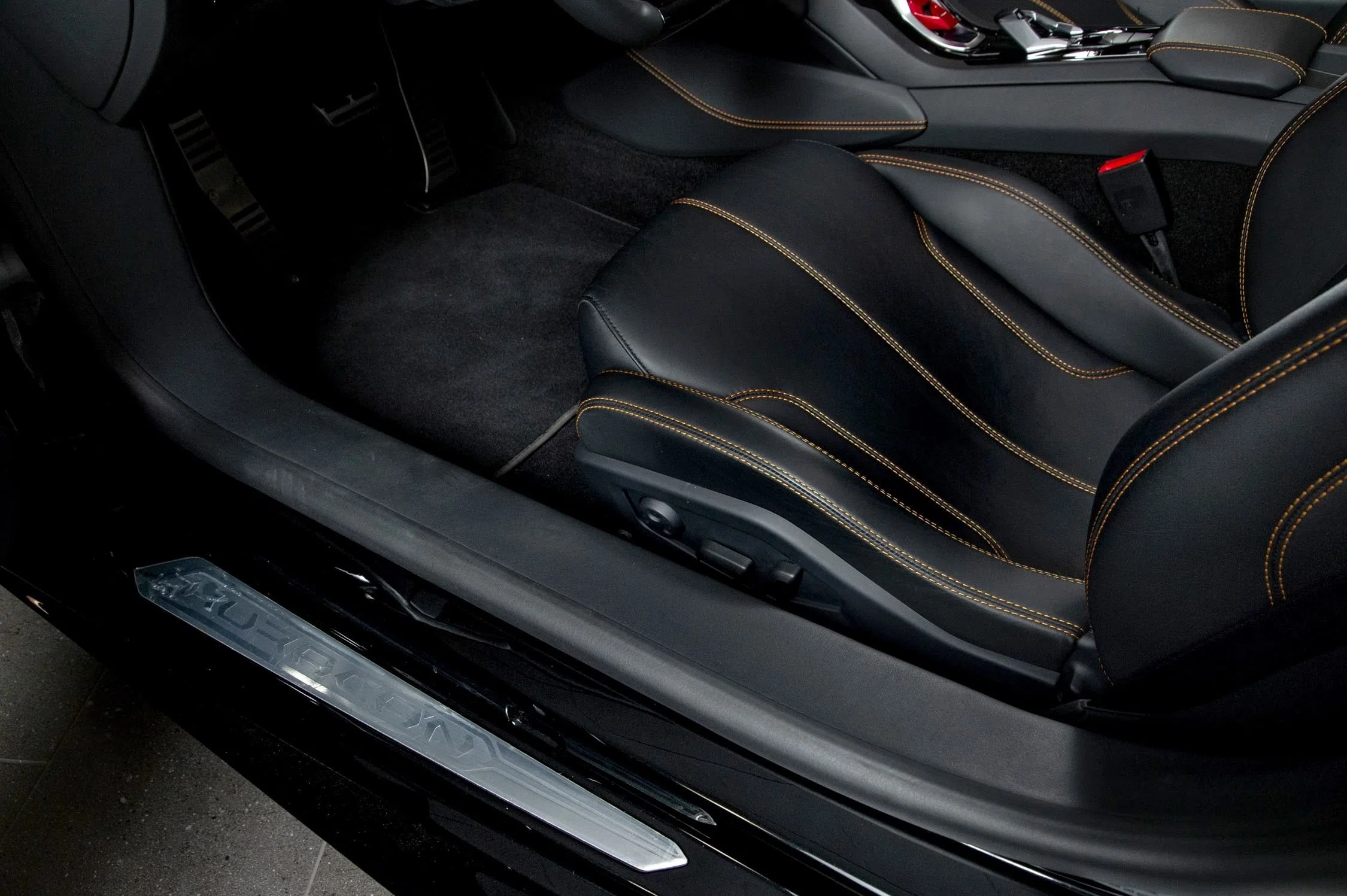 2018 Lamborghini Huracan LP610-4 Spyder interior, seats, Nero Ade