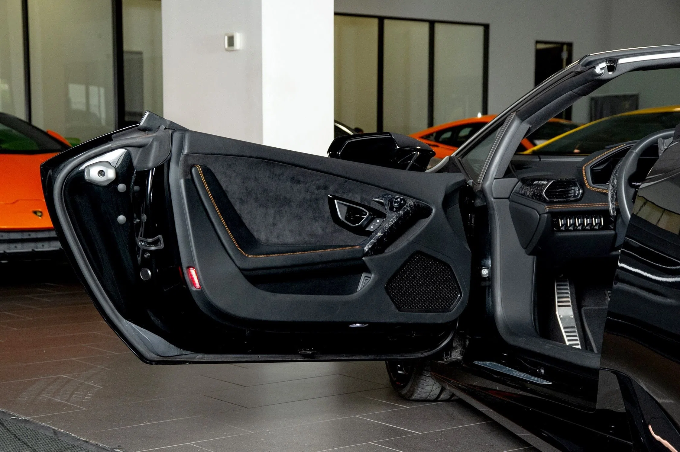 2018 Lamborghini Huracan LP610-4 Spyder for sale, exterior, Nero Helene