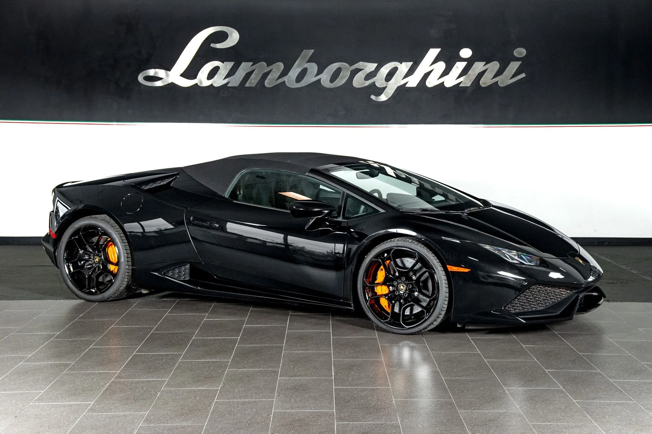 2018 Lamborghini Huracan LP610-4 Spyder for sale, exterior, Nero Helene