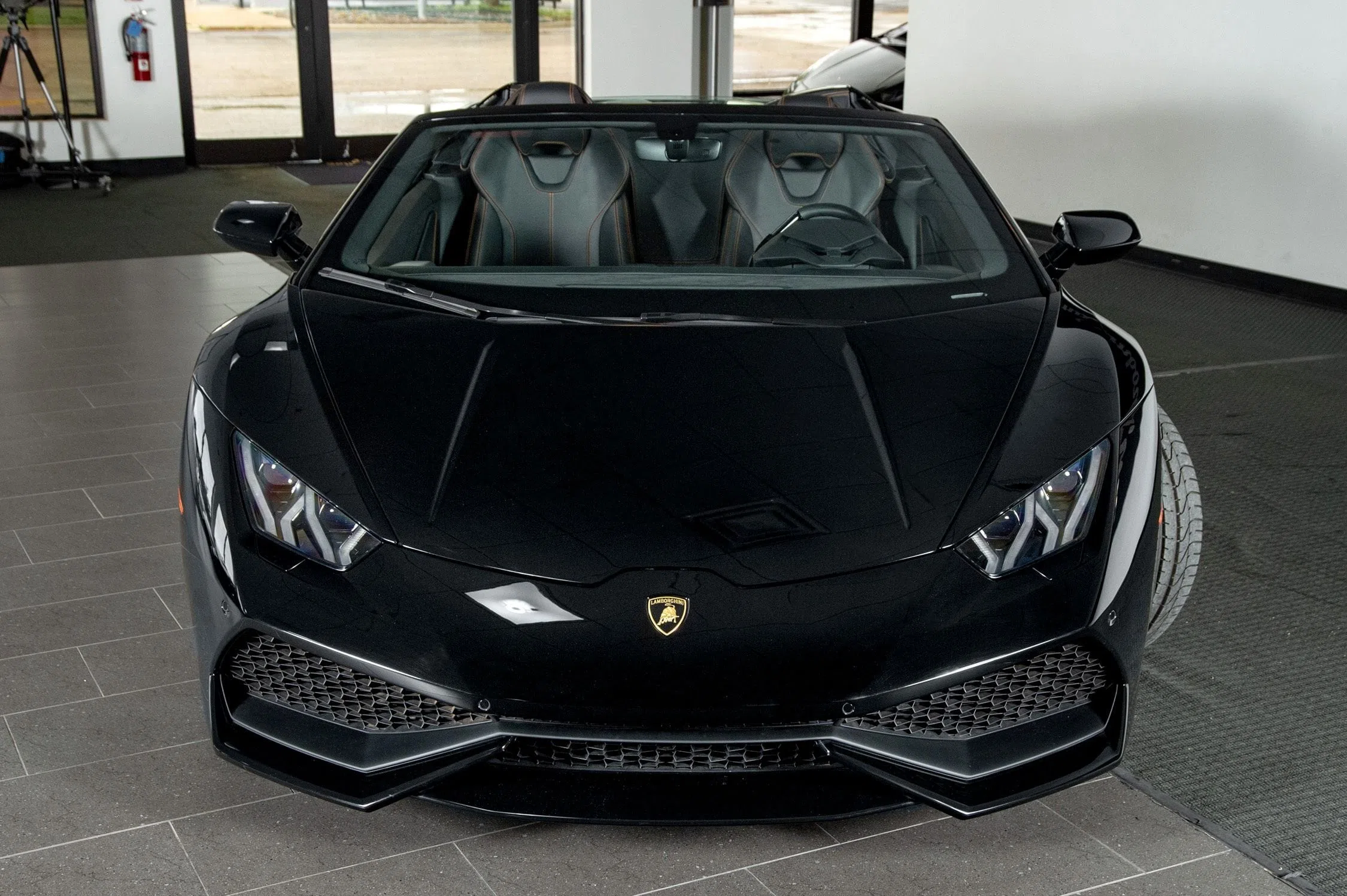 2018 Lamborghini Huracan LP610-4 Spyder for sale, exterior, Nero Helene