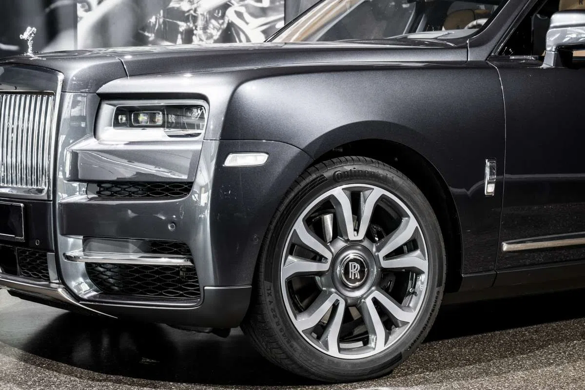 2020 Rolls-Royce Cullinan for sale, exterior, Darkest Tungsten