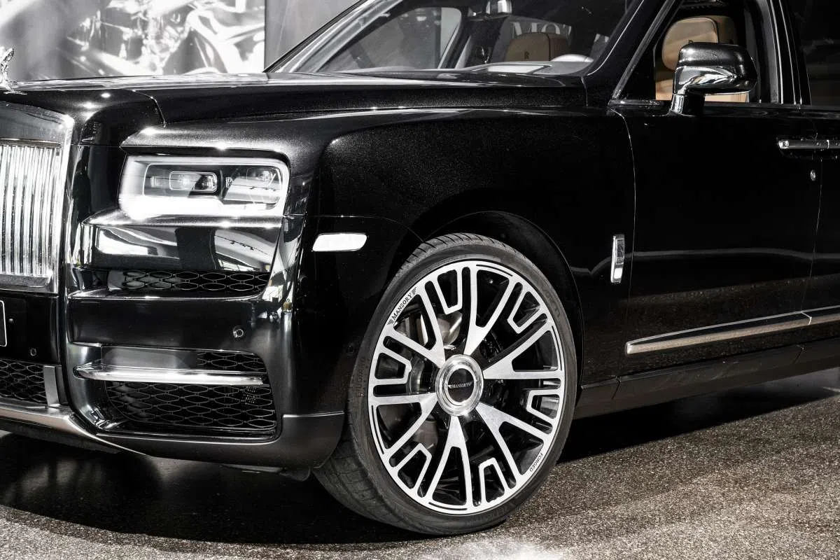 2019 Rolls-Royce Cullinan for sale, exterior, Black Diamond