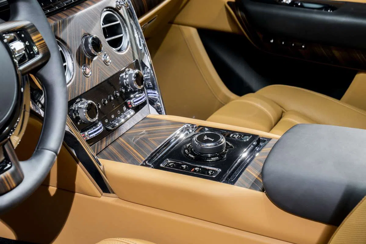 2019 Rolls-Royce Cullinan interior, TAN|BLACK