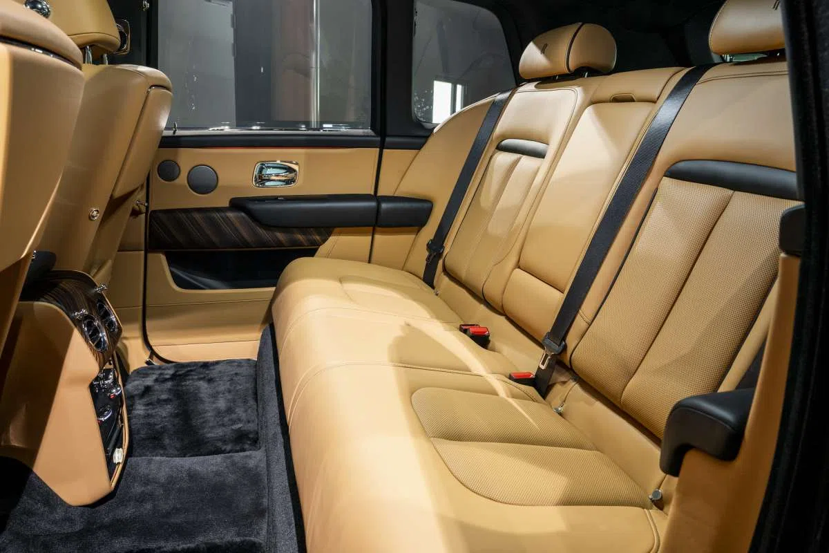 2019 Rolls-Royce Cullinan interior, seats, TAN|BLACK