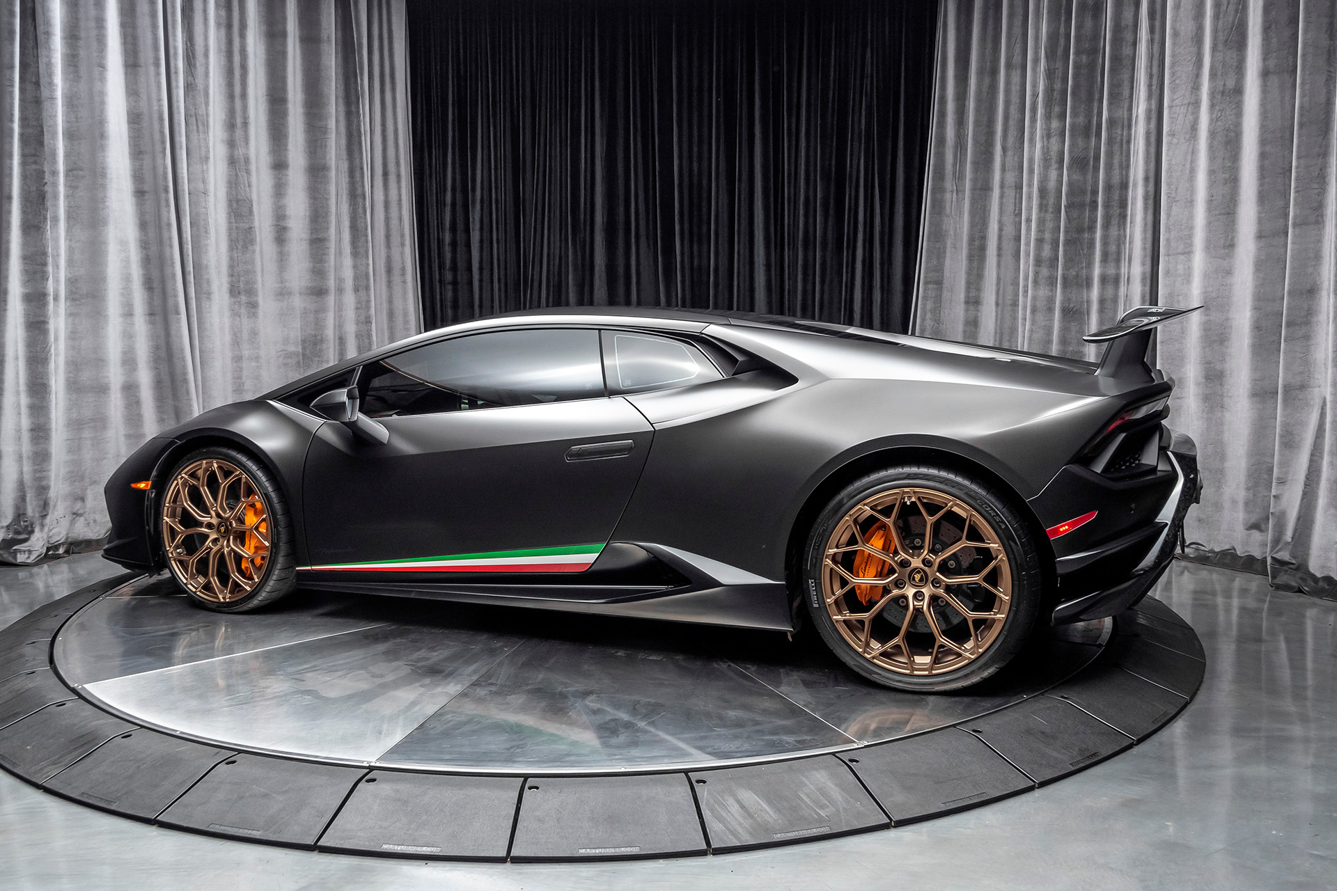 2018 Lamborghini Huracan LP640-4 Performante Coupe, 2/21