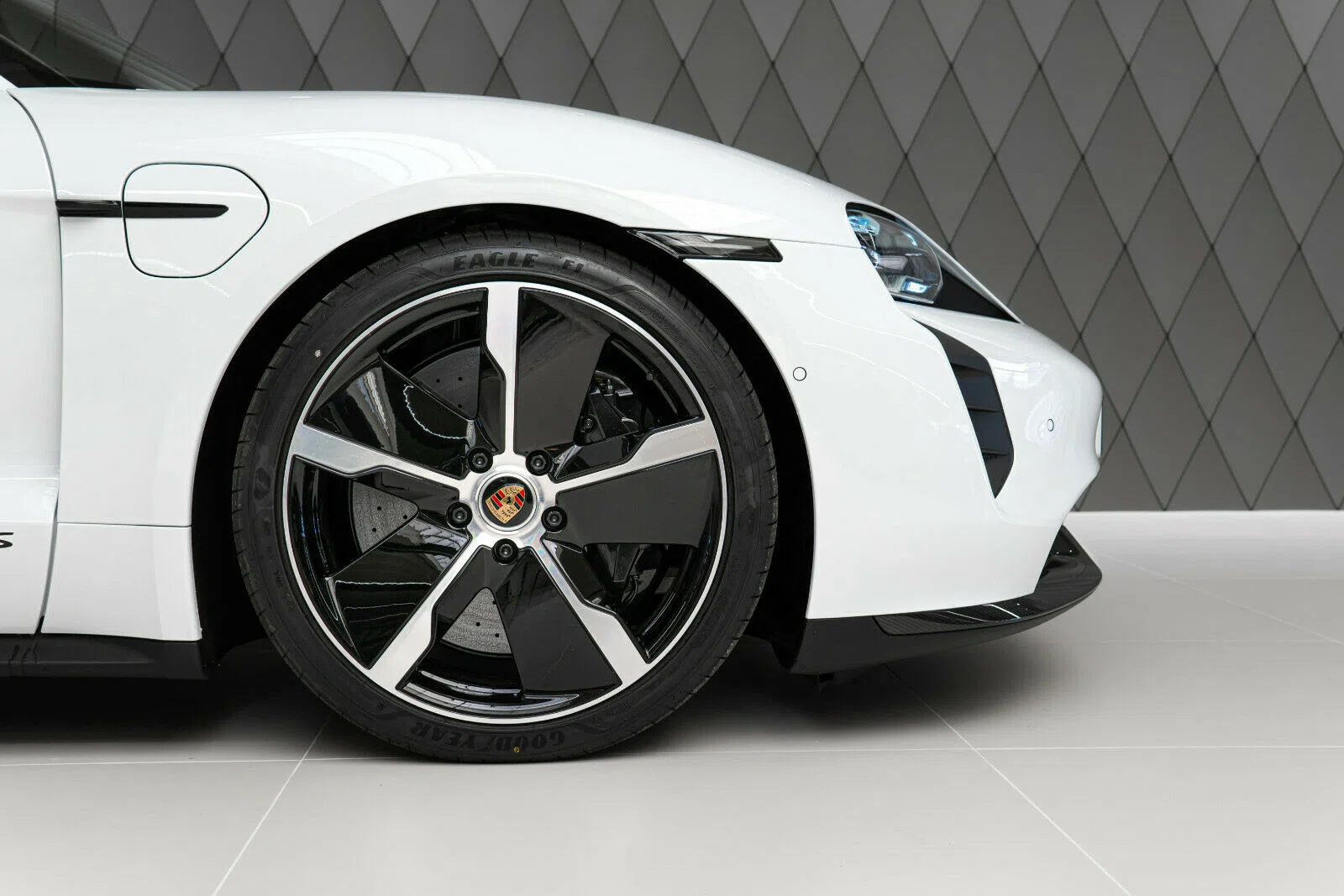 2020 Porsche Taycan Turbo S for sale, exterior, White