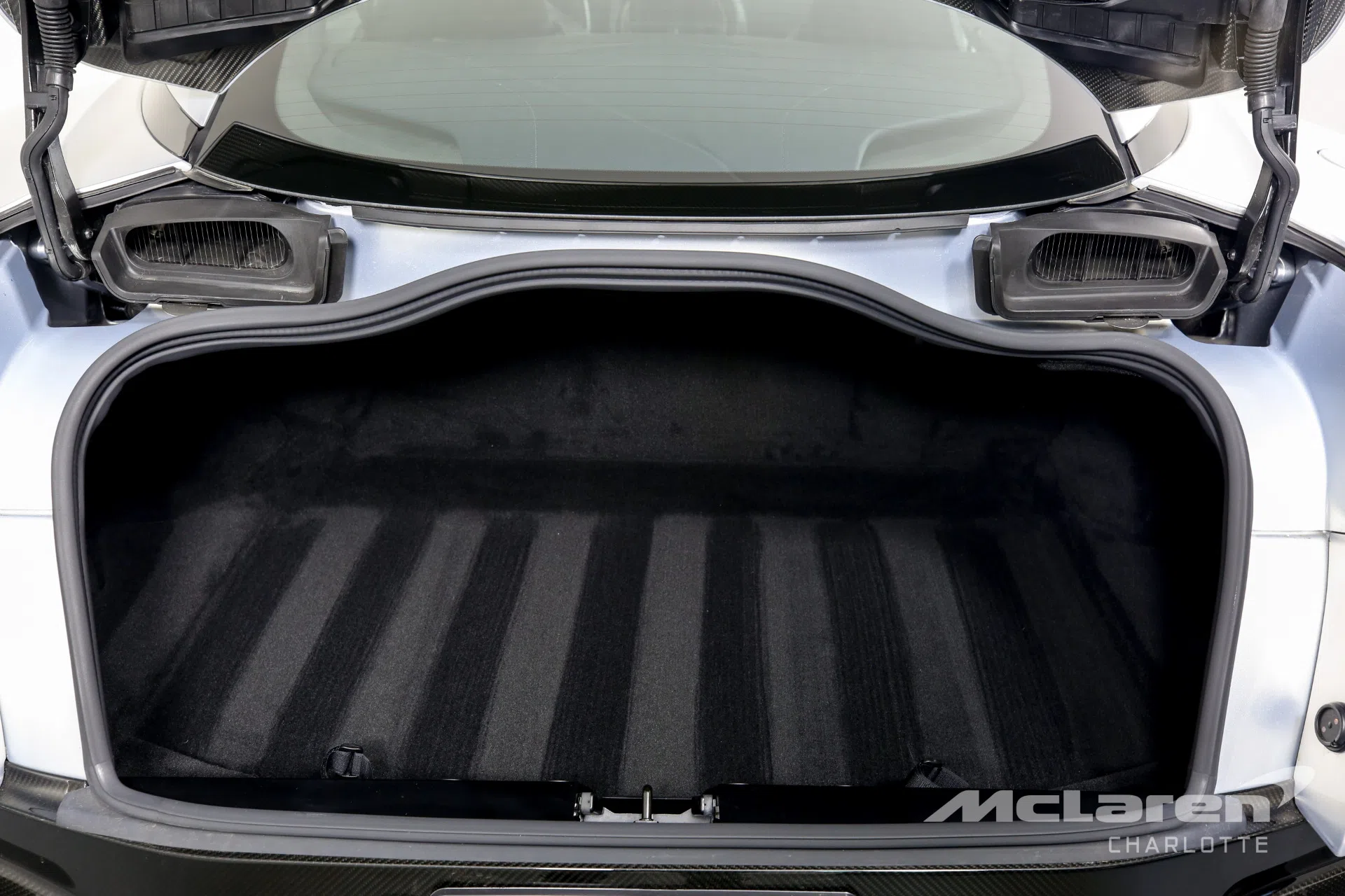 2019 Aston Martin DBS Superleggera trunk