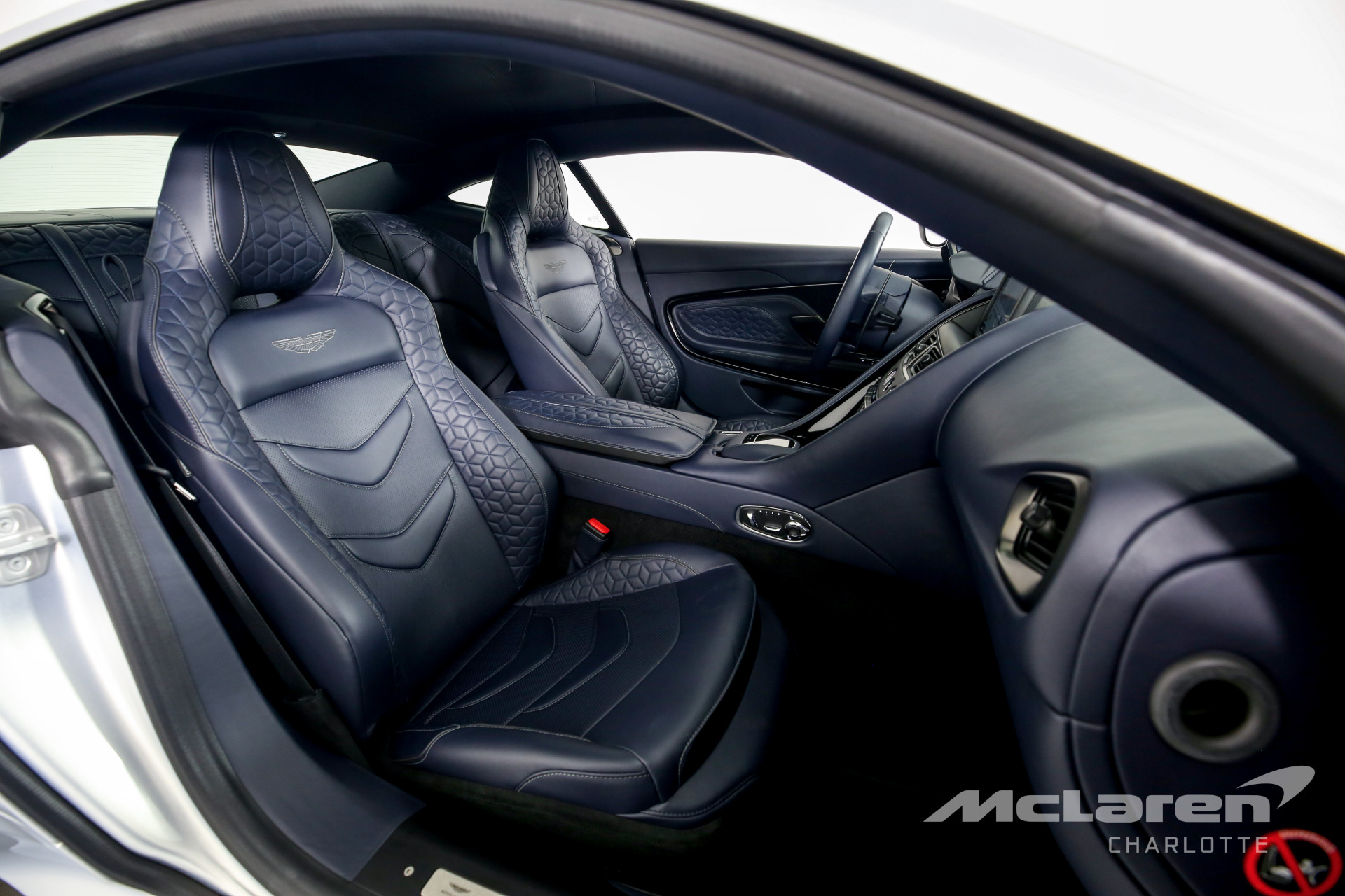2019 Aston Martin DBS Superleggera, 16/20