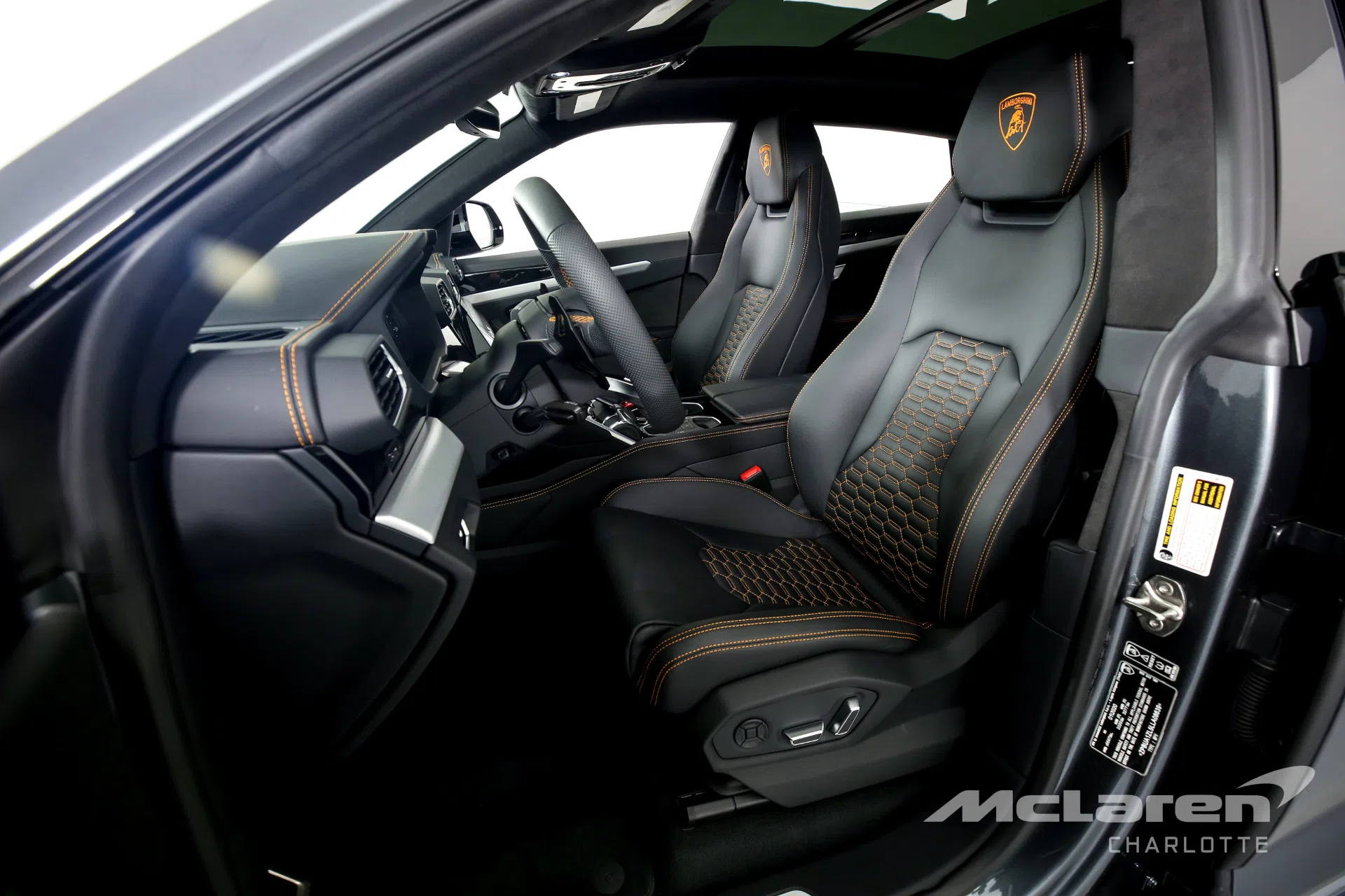 2020 Lamborghini Urus interior, Black