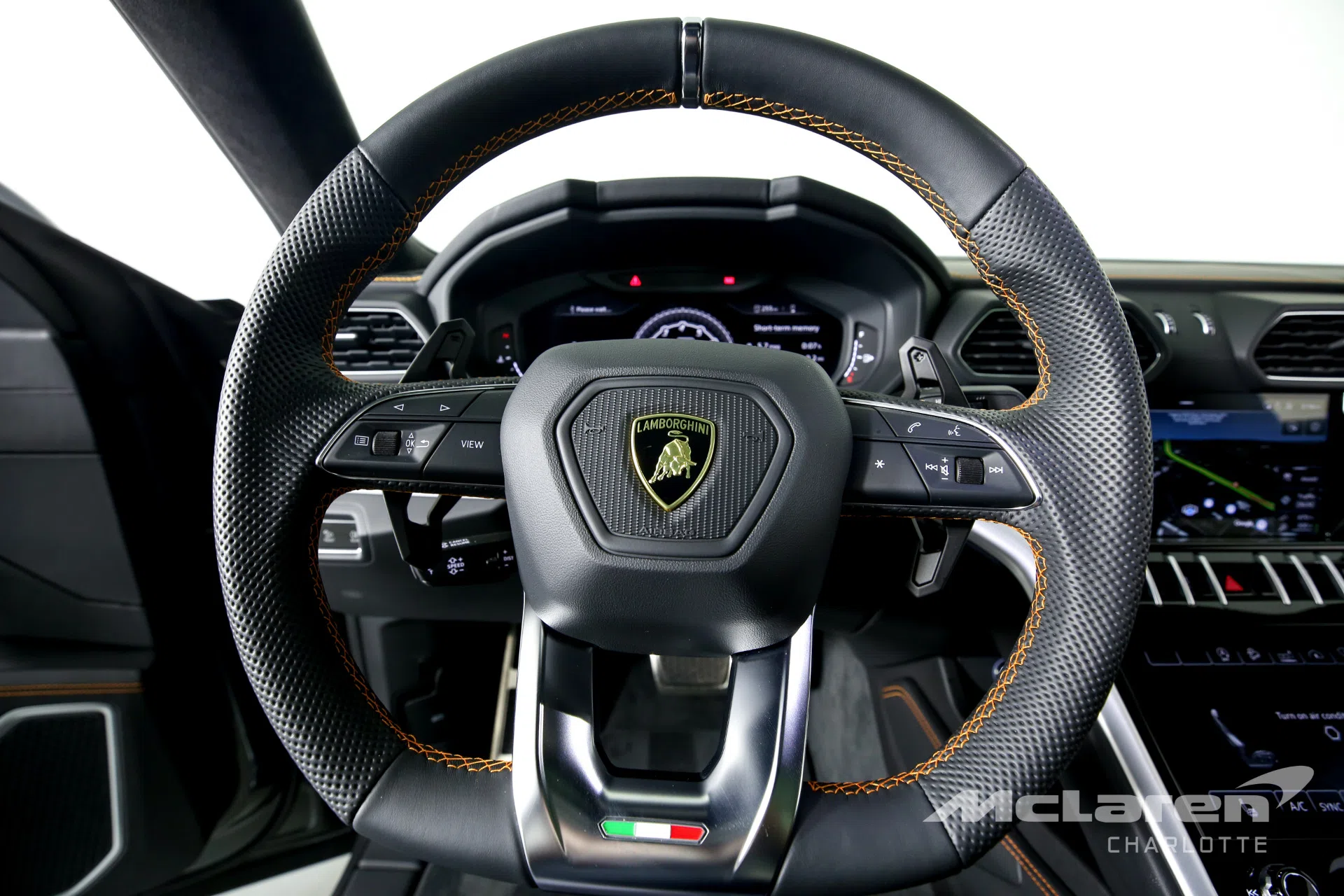 2020 Lamborghini Urus interior, steering wheel, Black