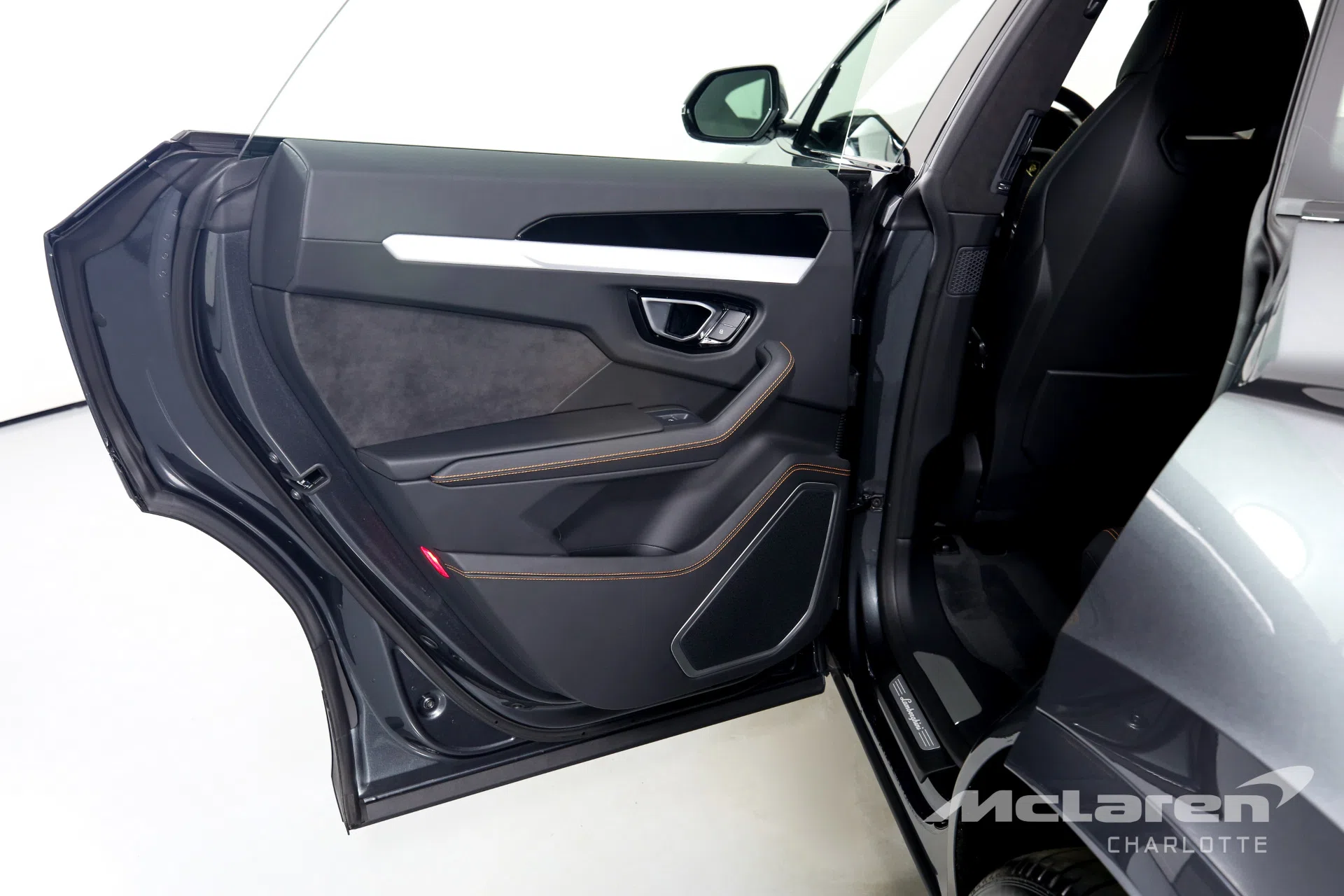 2020 Lamborghini Urus interior, door panel, Black