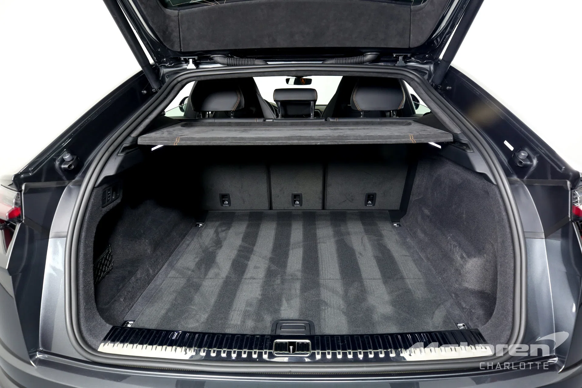 2020 Lamborghini Urus trunk