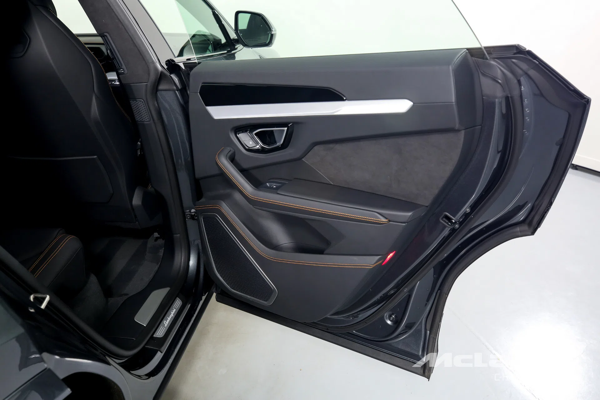2020 Lamborghini Urus interior, door panel, Black