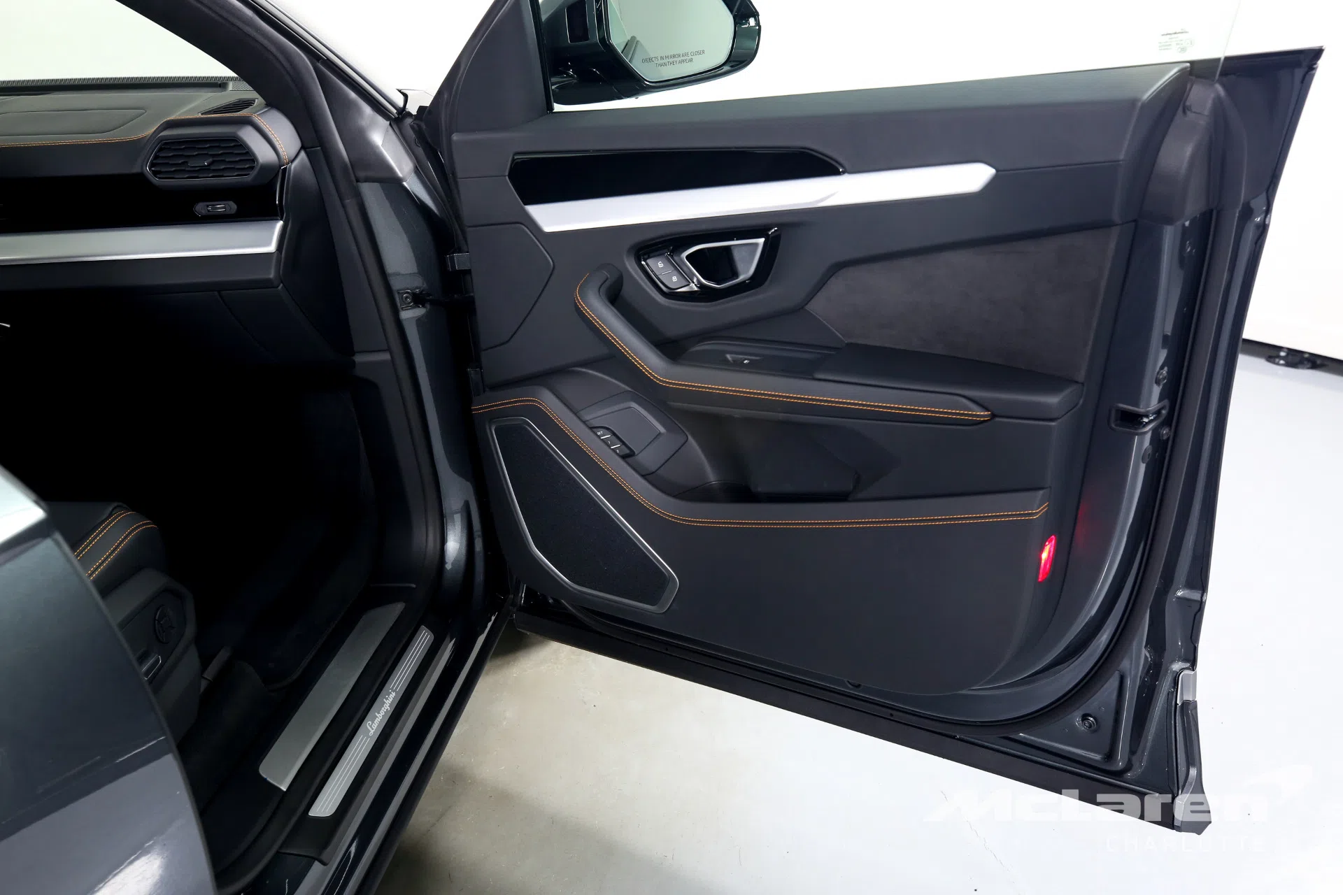 2020 Lamborghini Urus interior, door panel, Black