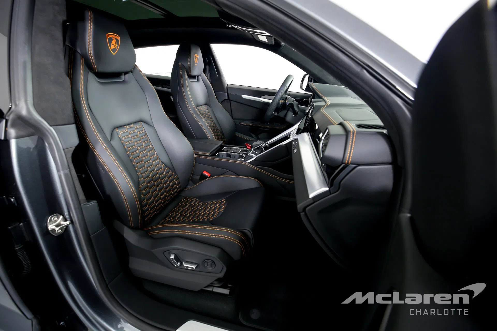 2020 Lamborghini Urus interior, seats, Black
