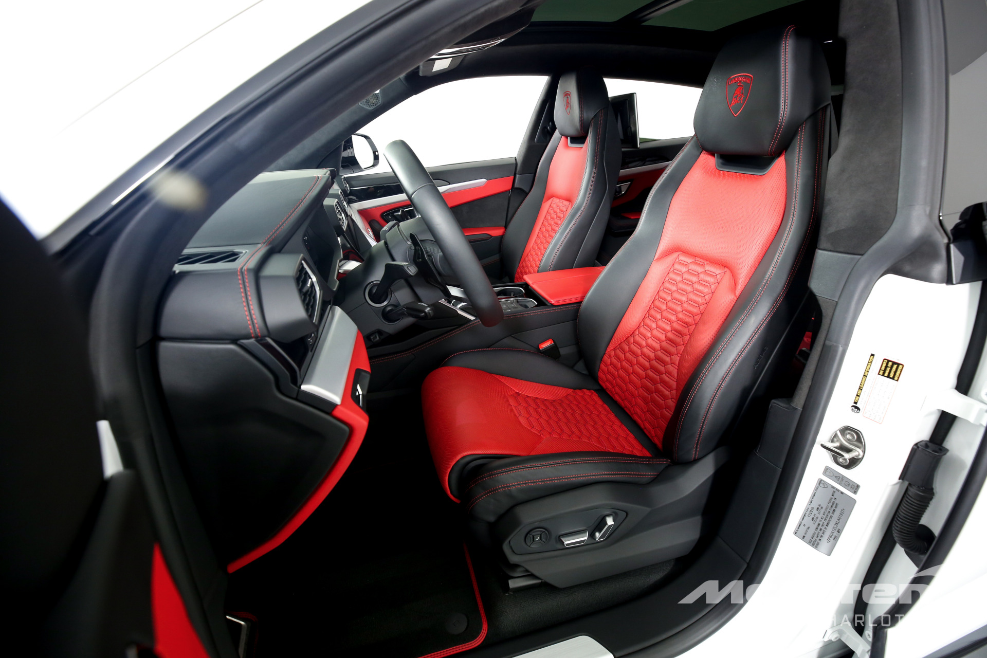2020 Lamborghini Urus, 10/20