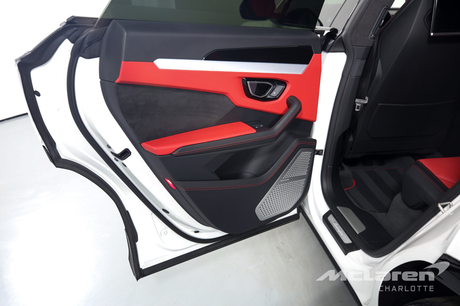 2020 Lamborghini Urus, 15/20