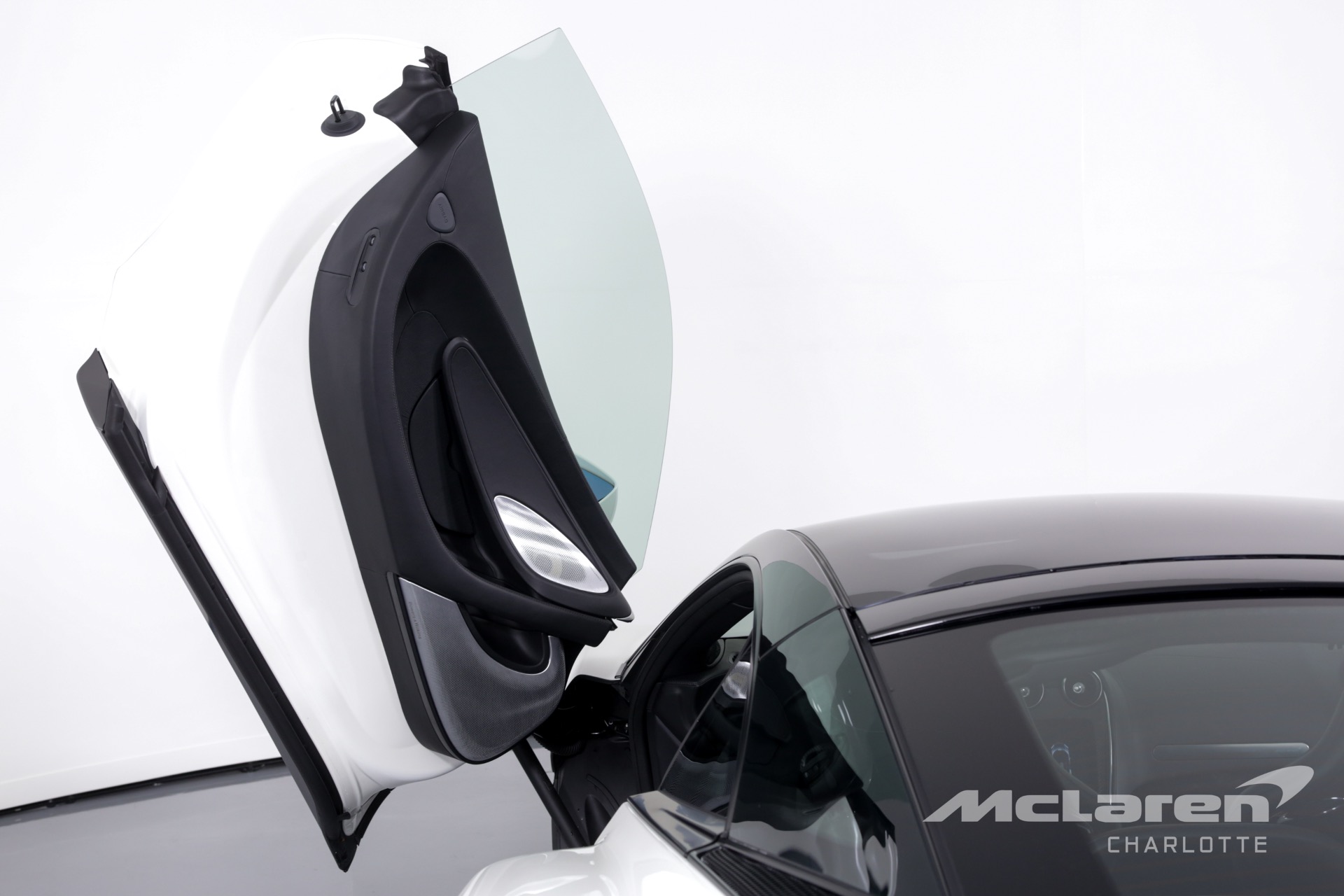 2020 Mclaren GT, 8/18