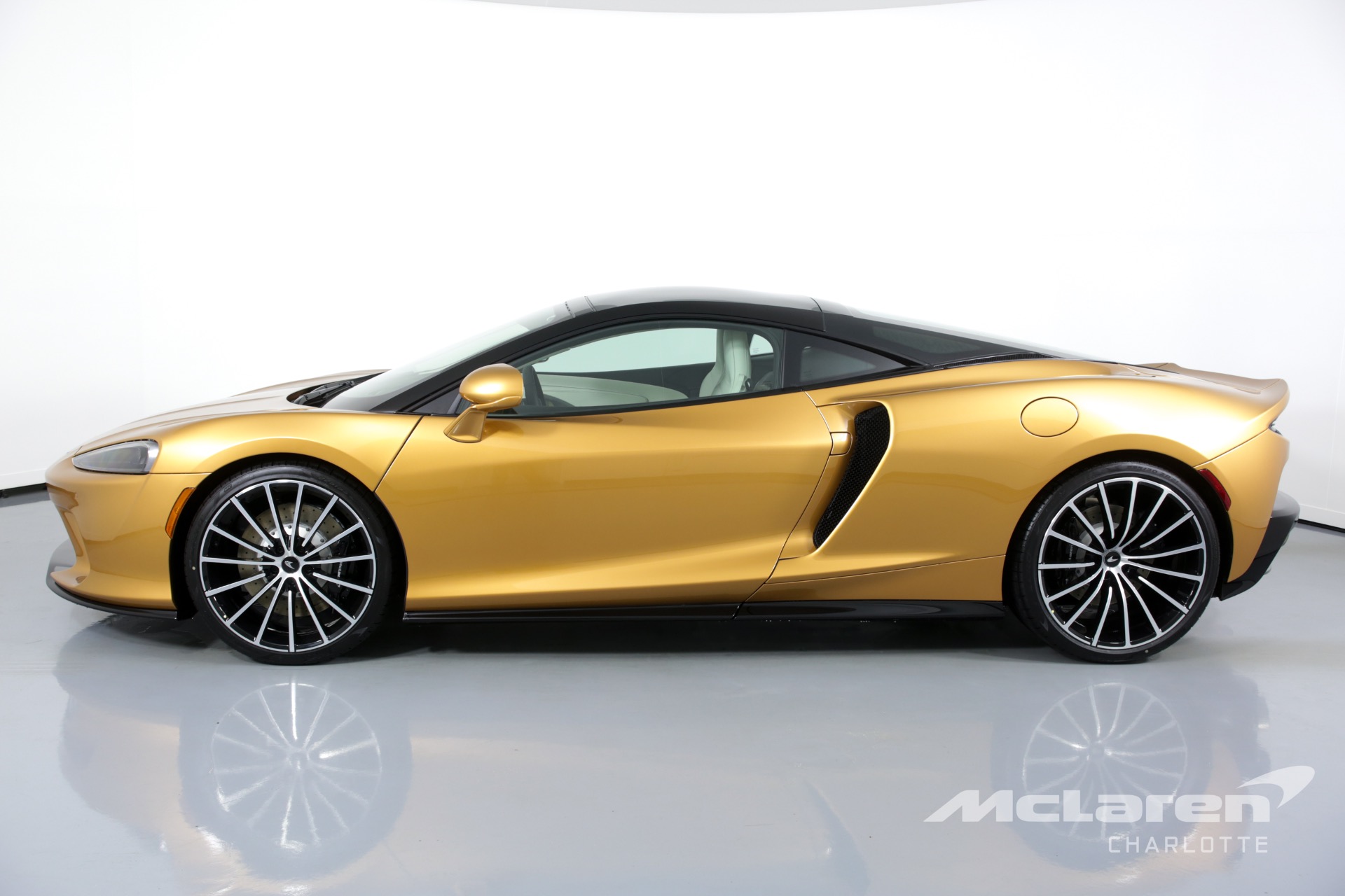 2020 Mclaren GT, 3/19