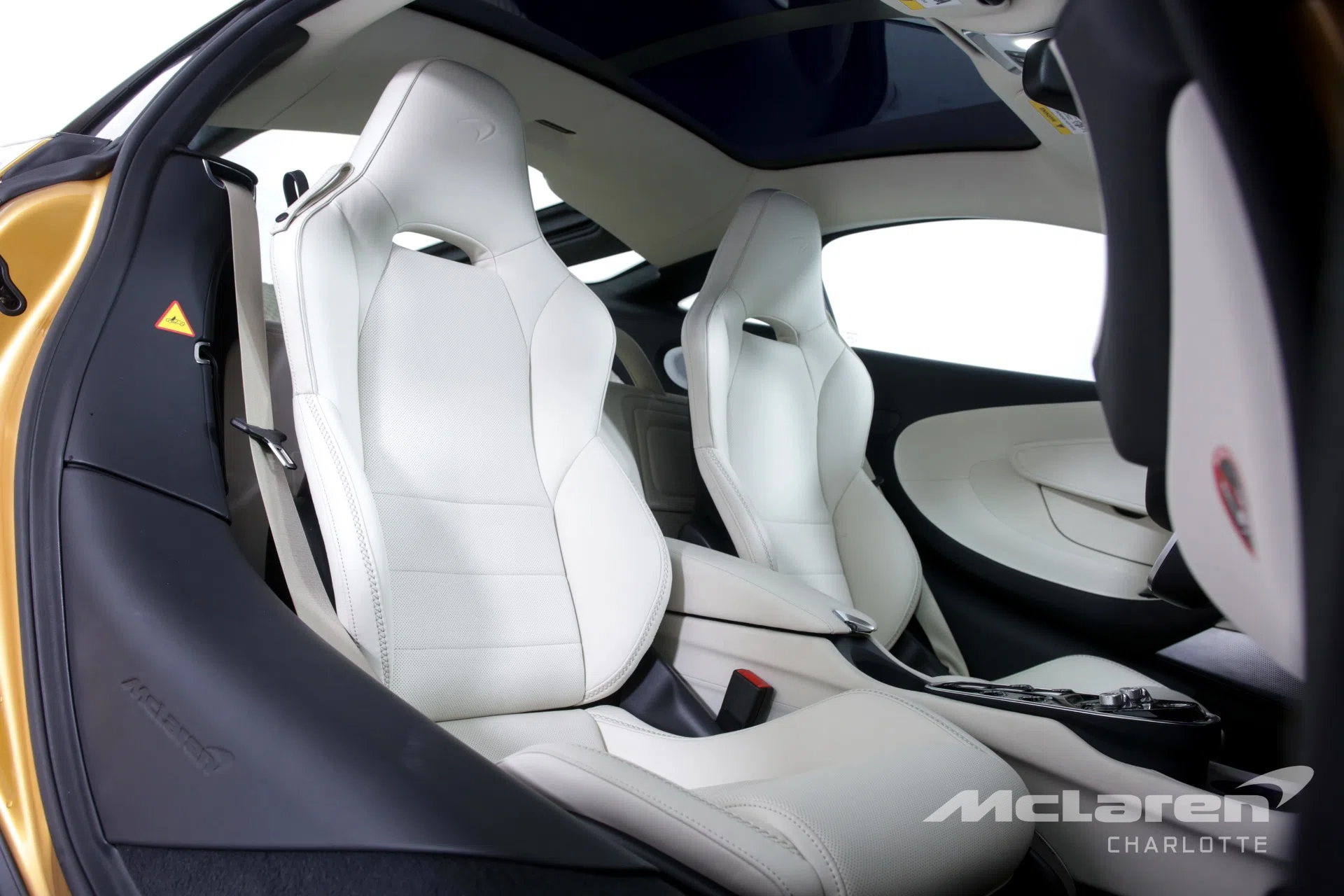 2020 Mclaren GT interior, seats, Porcelain & Black
