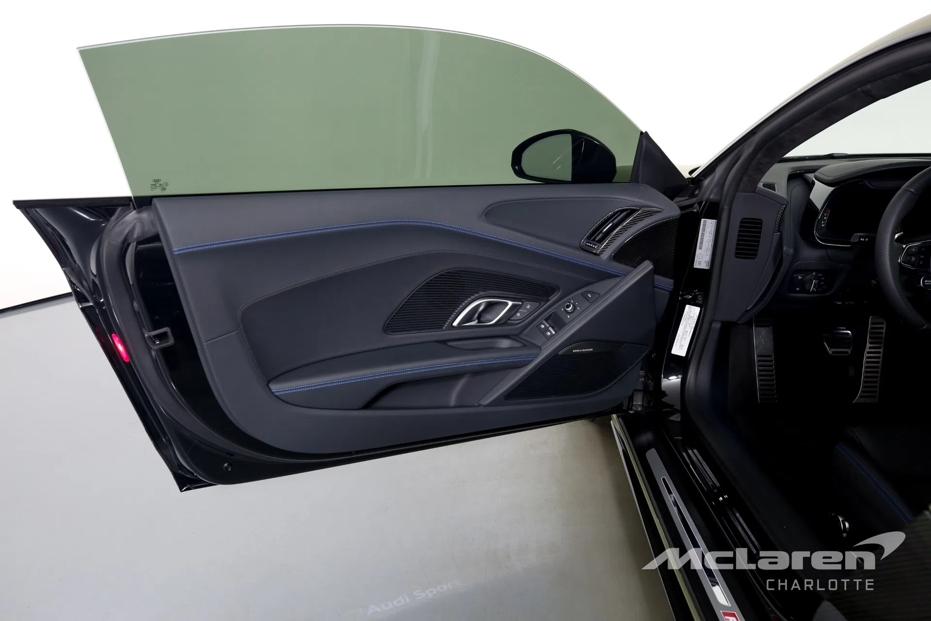 2020 Audi R8 5.2 Quattro V10 Performance interior, door panel, Black W/ ARA Blue Stitching