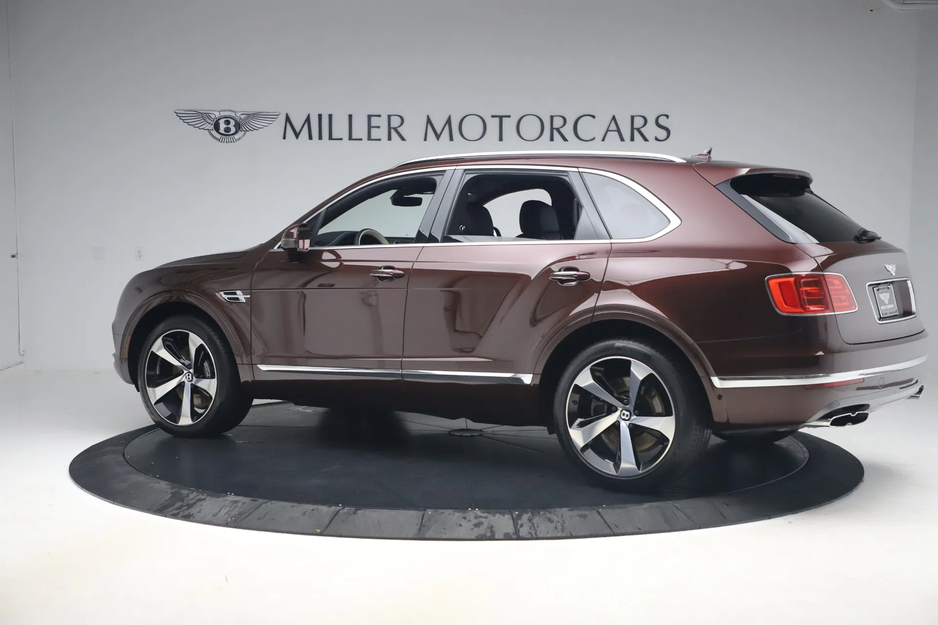 2020 Bentley Bentayga V8, side profile, Cricket Ball