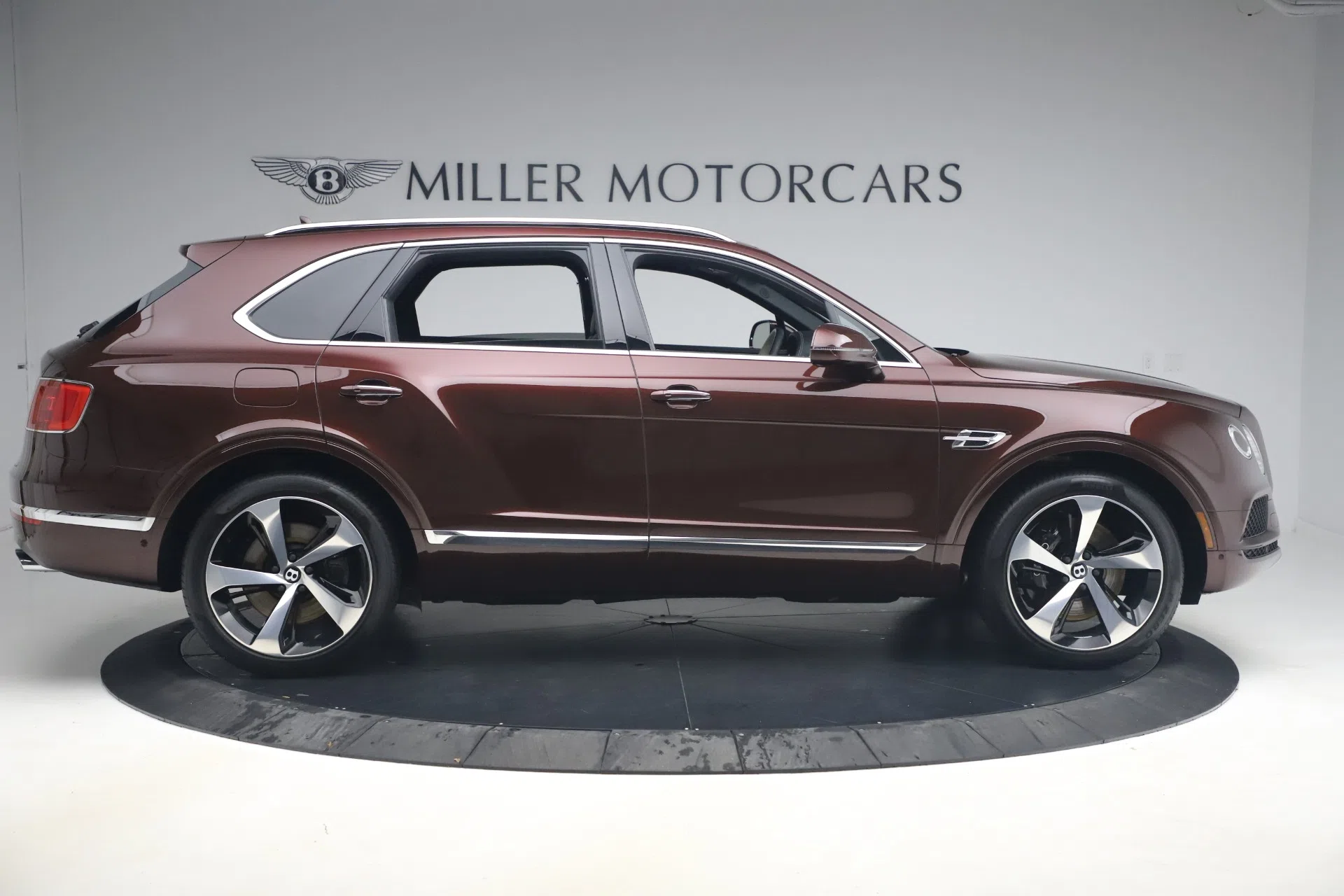 2020 Bentley Bentayga V8, side profile, Cricket Ball