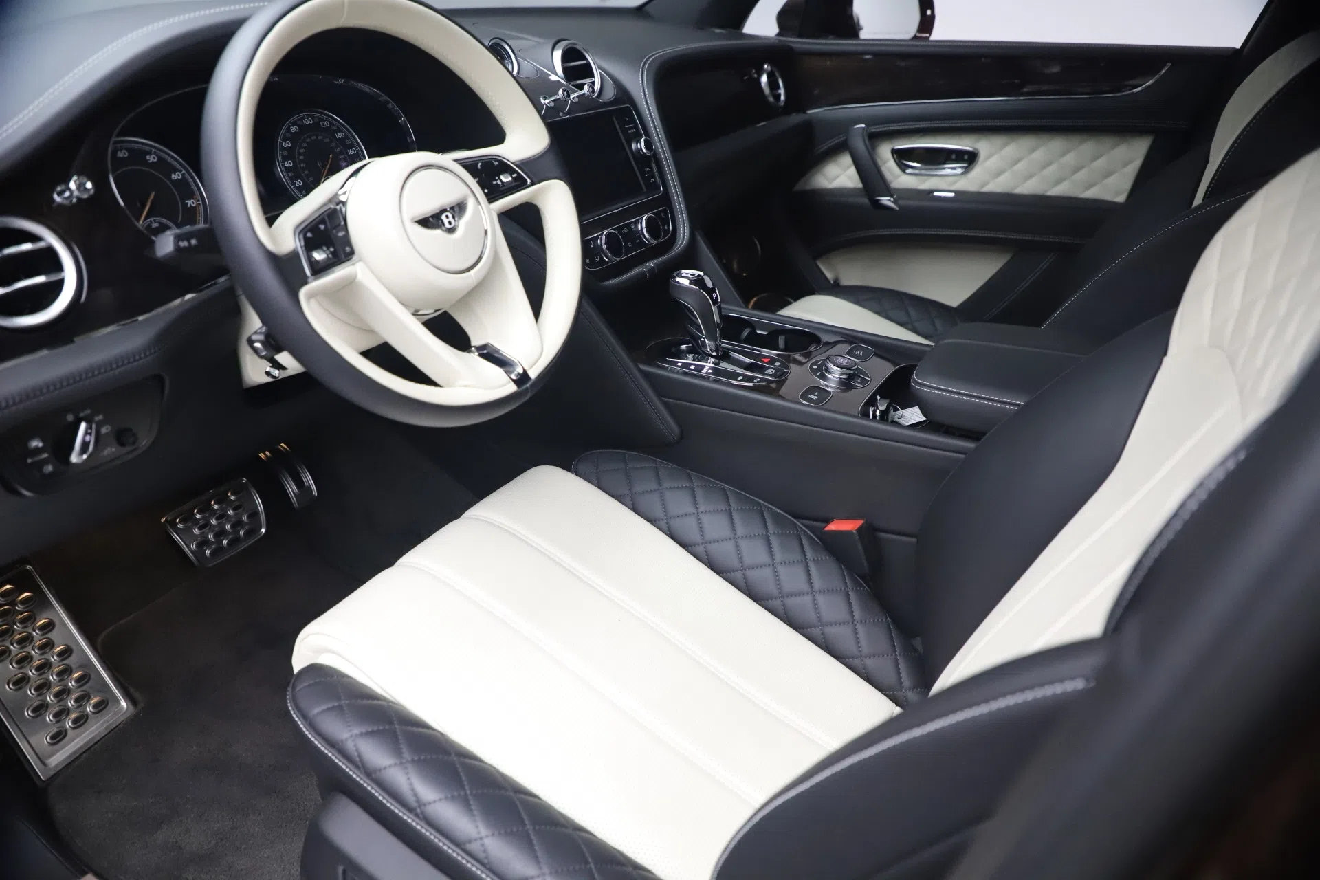2020 Bentley Bentayga V8 interior, seats, Linen