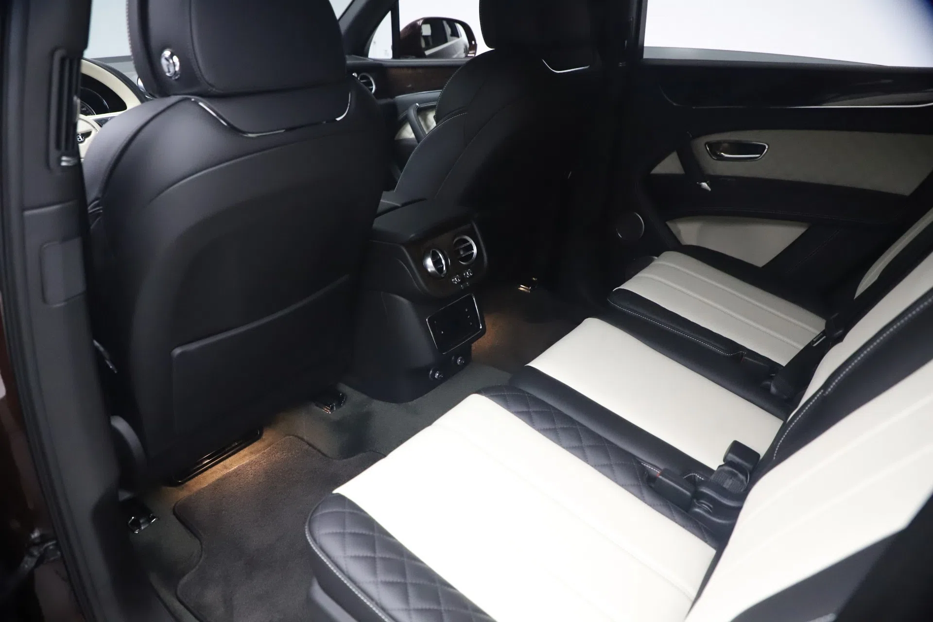 2020 Bentley Bentayga V8 interior, seats, Linen