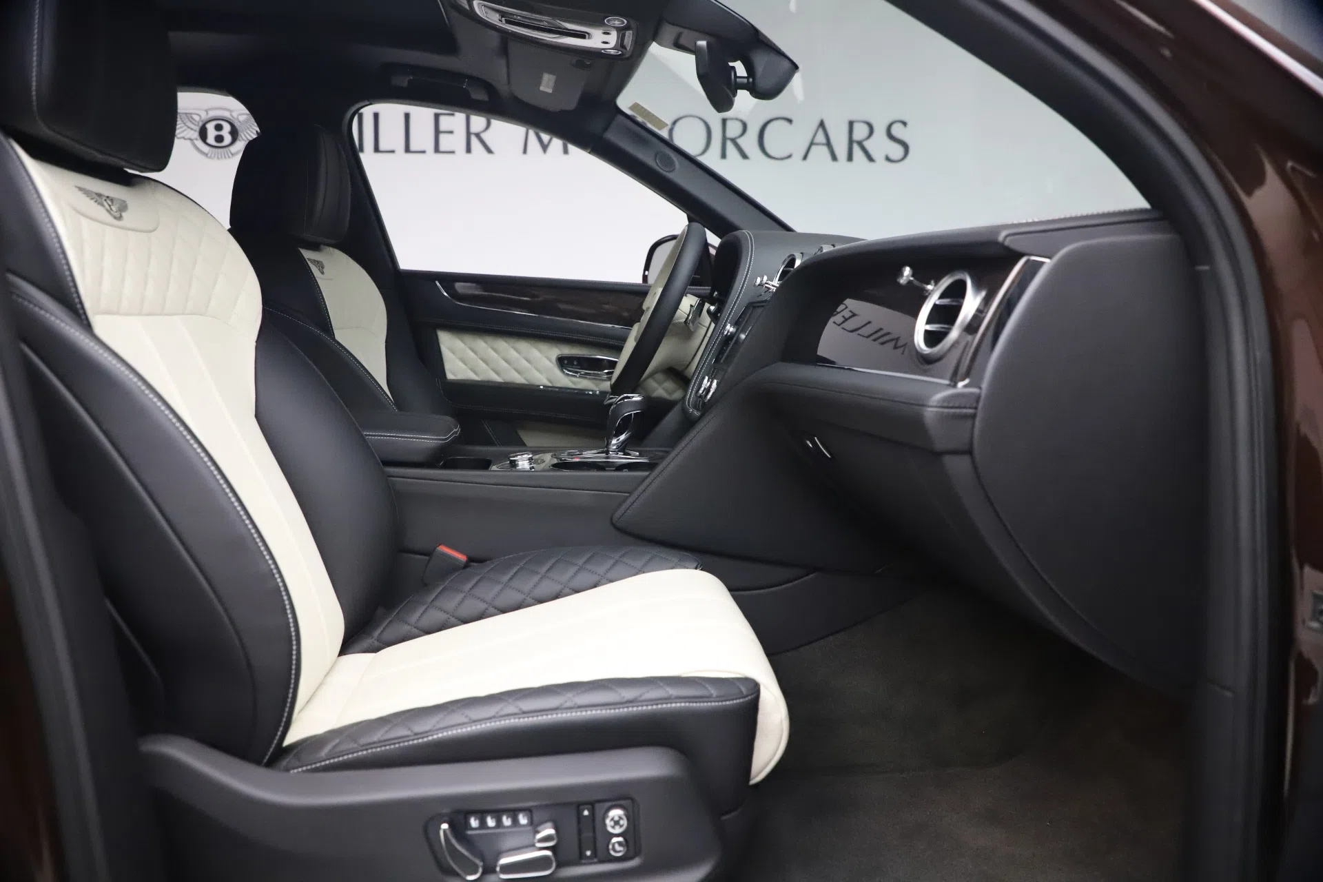 2020 Bentley Bentayga V8 interior, seats, Linen