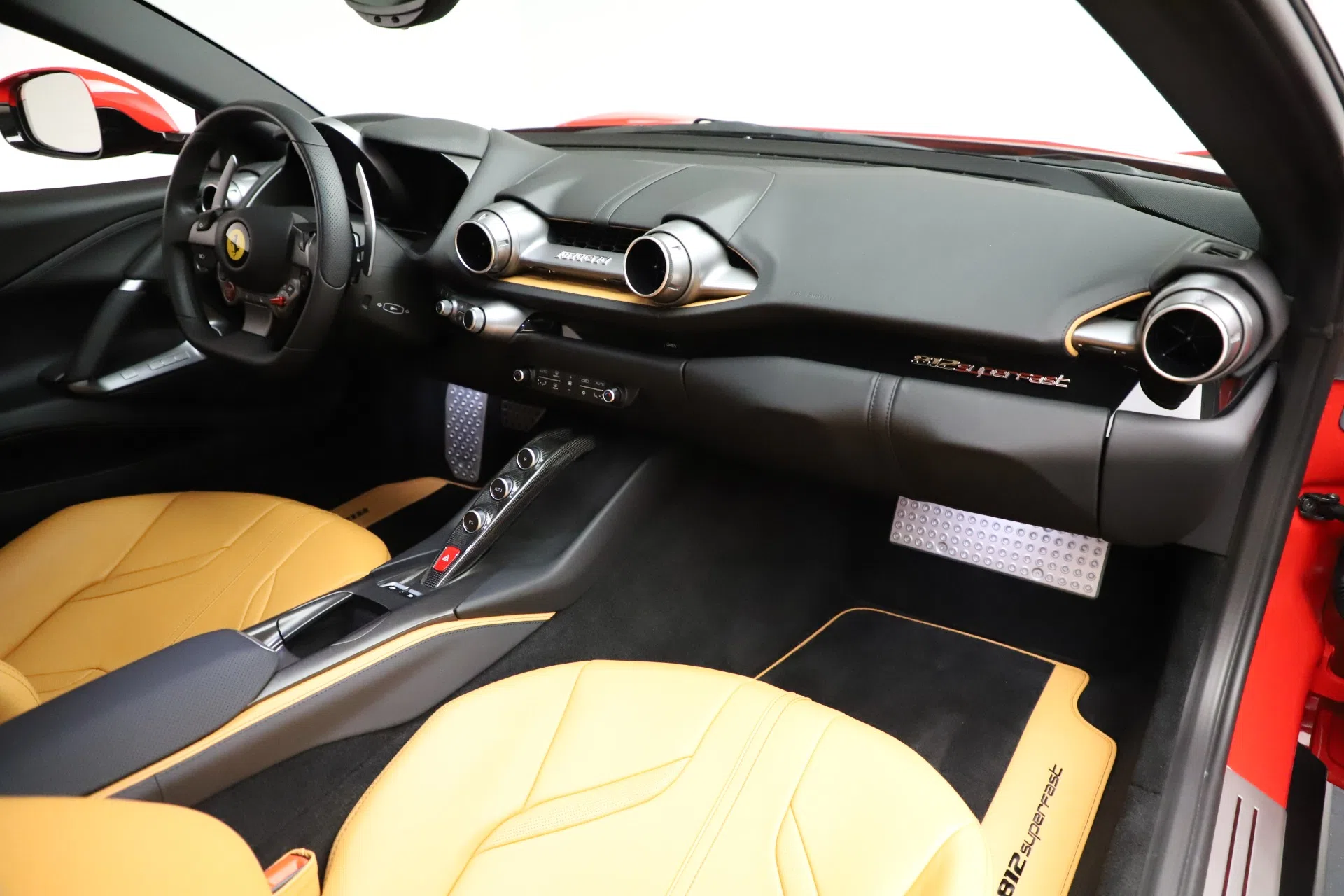 2019 Ferrari 812 Superfast interior, Beige Tradizione