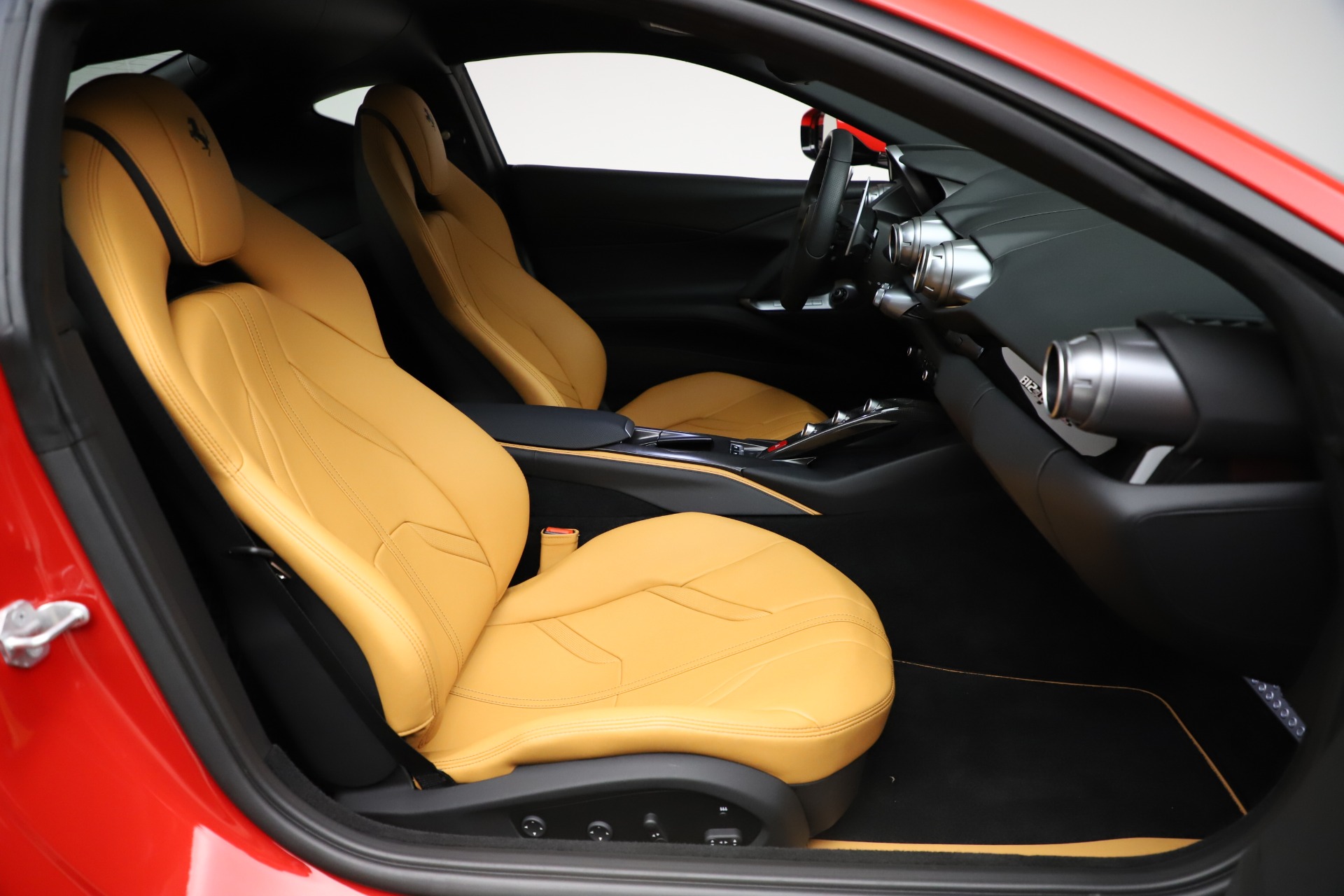 2019 Ferrari 812 Superfast, 16/18