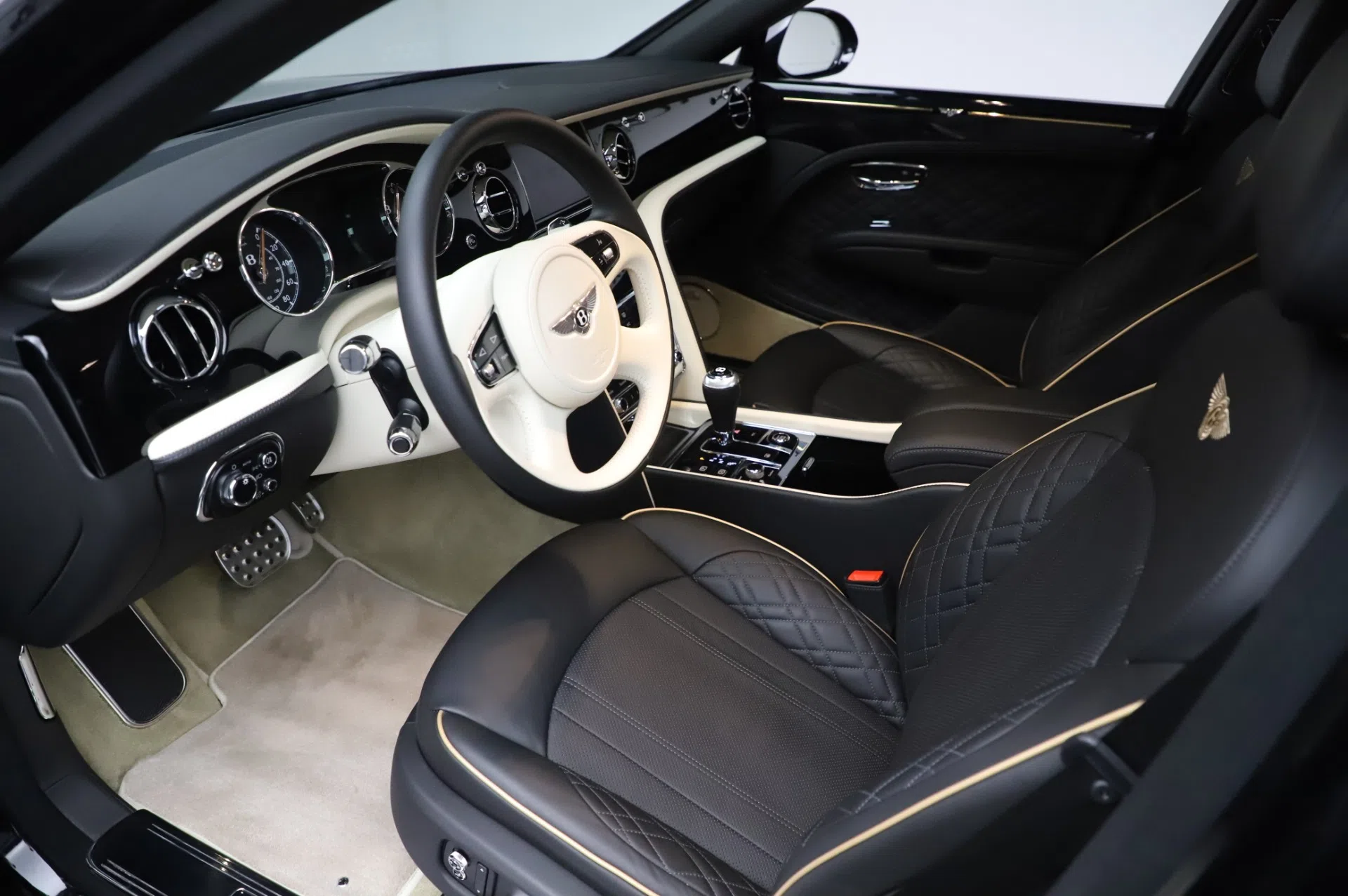 2018 Bentley Mulsanne Speed interior, Linen