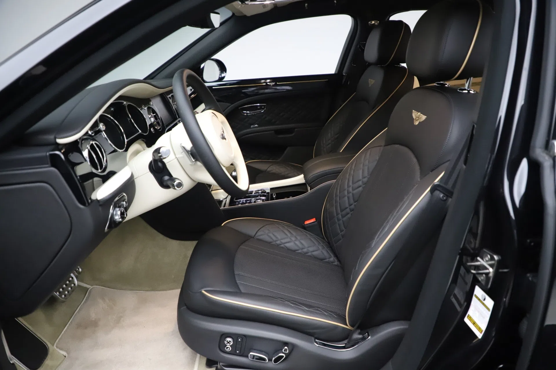 2018 Bentley Mulsanne Speed interior, seats, Linen